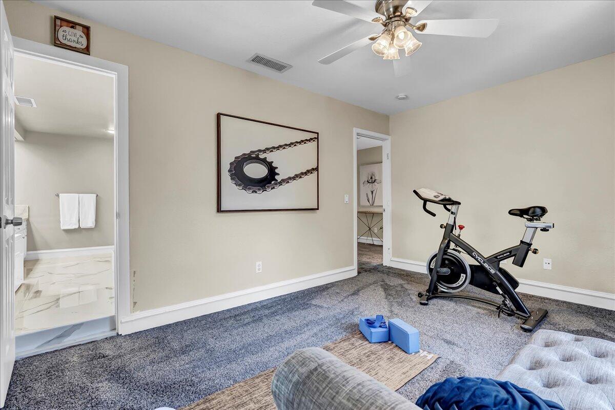 2511 E Harter Ct, Visalia, CA 93292