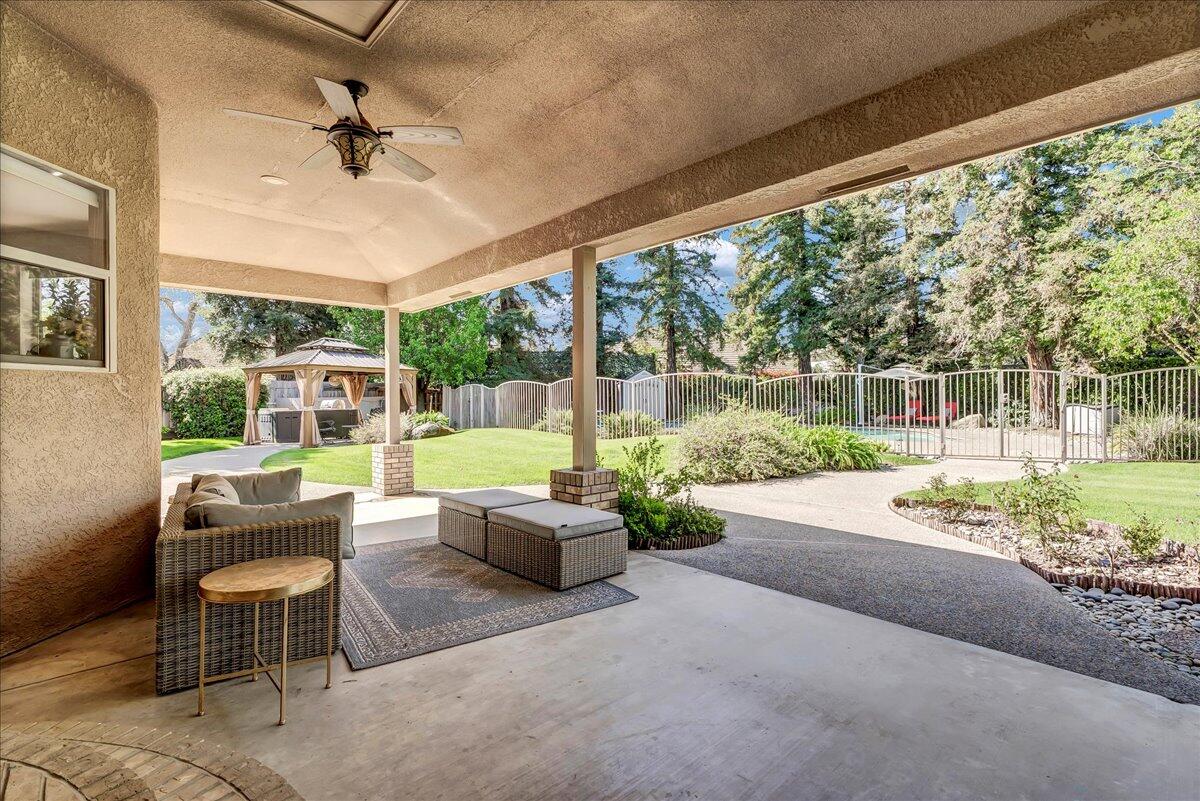 2511 E Harter Ct, Visalia, CA 93292