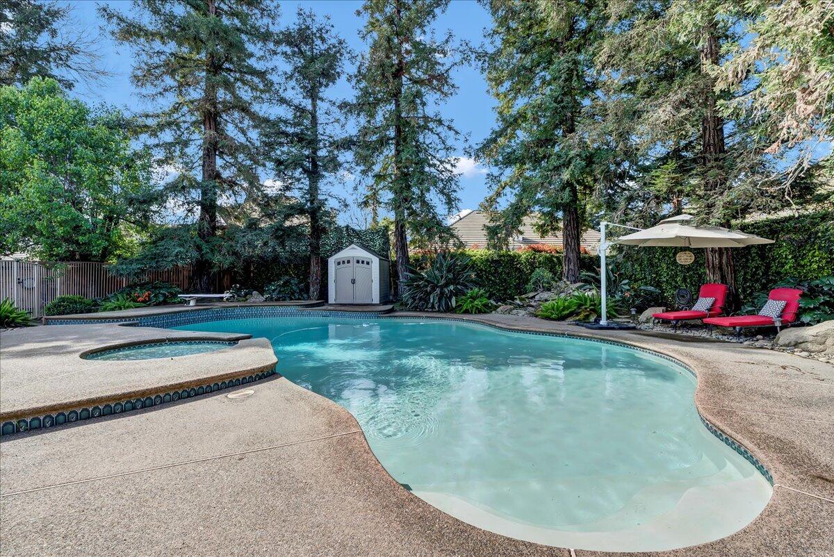 2511 E Harter Ct, Visalia, CA 93292