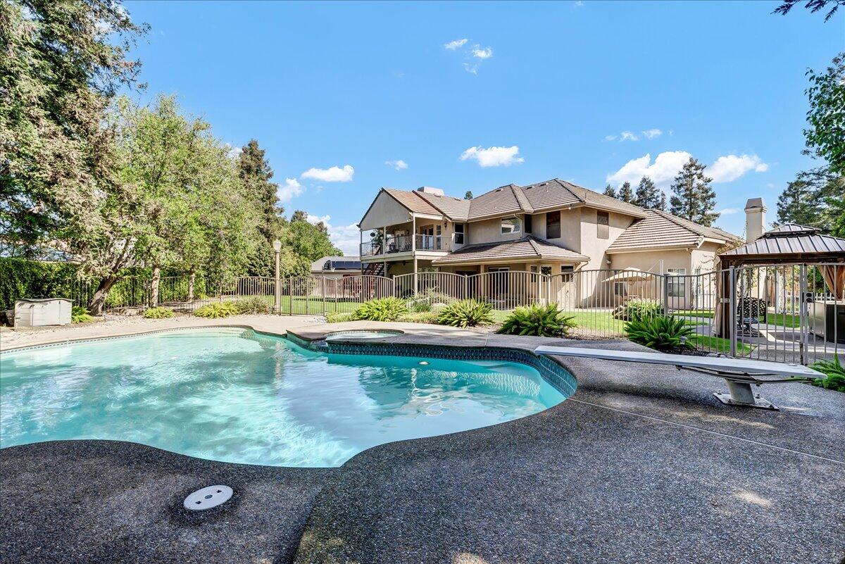 2511 E Harter Ct, Visalia, CA 93292