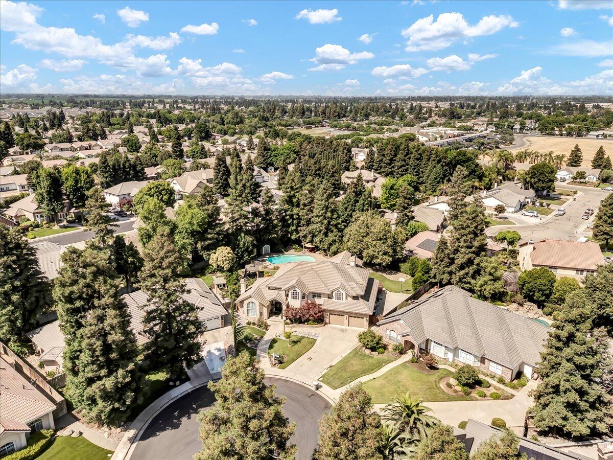 2511 E Harter Ct, Visalia, CA 93292