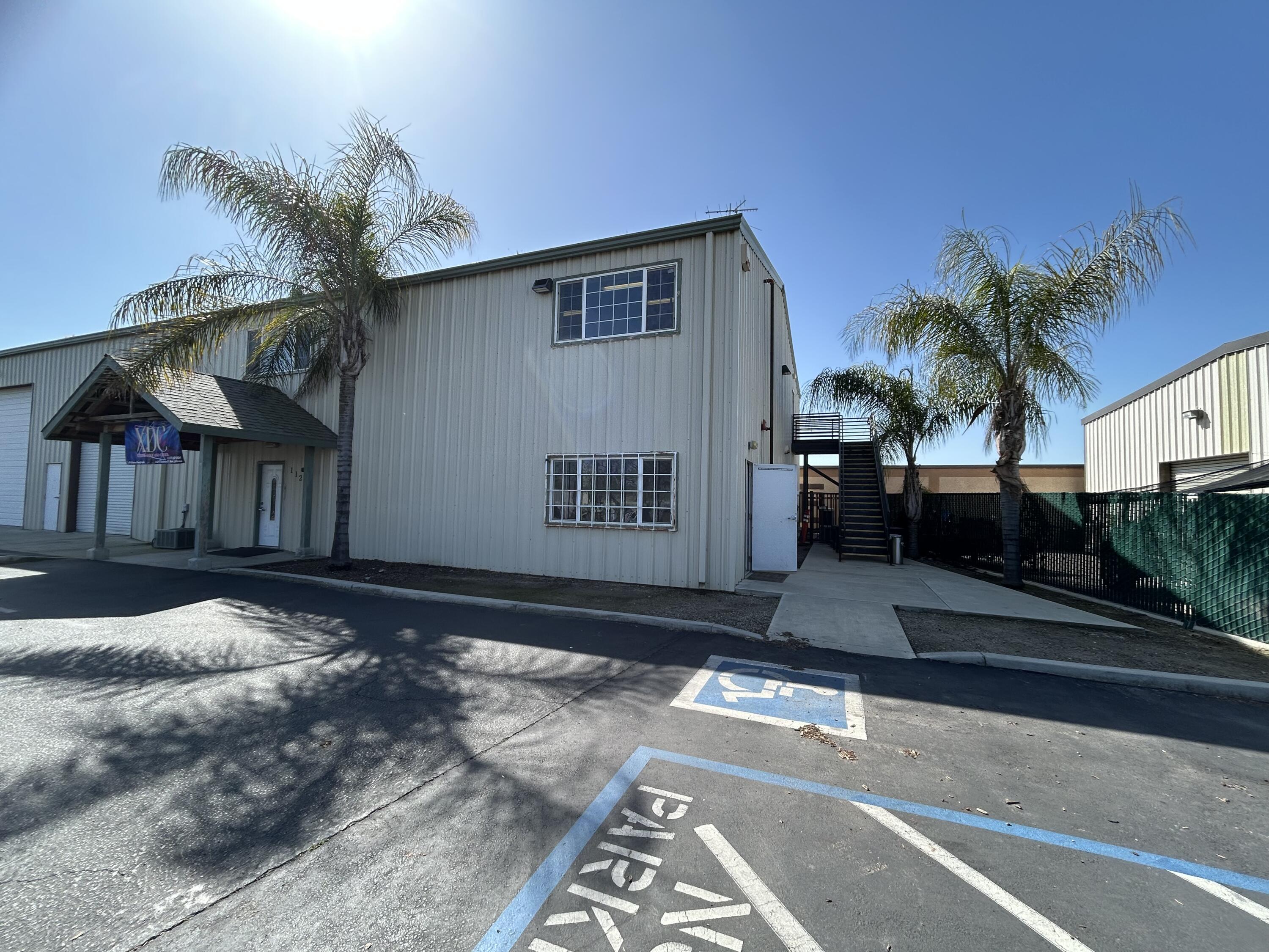 1129 E Batavia Ct, Tulare, CA 93274