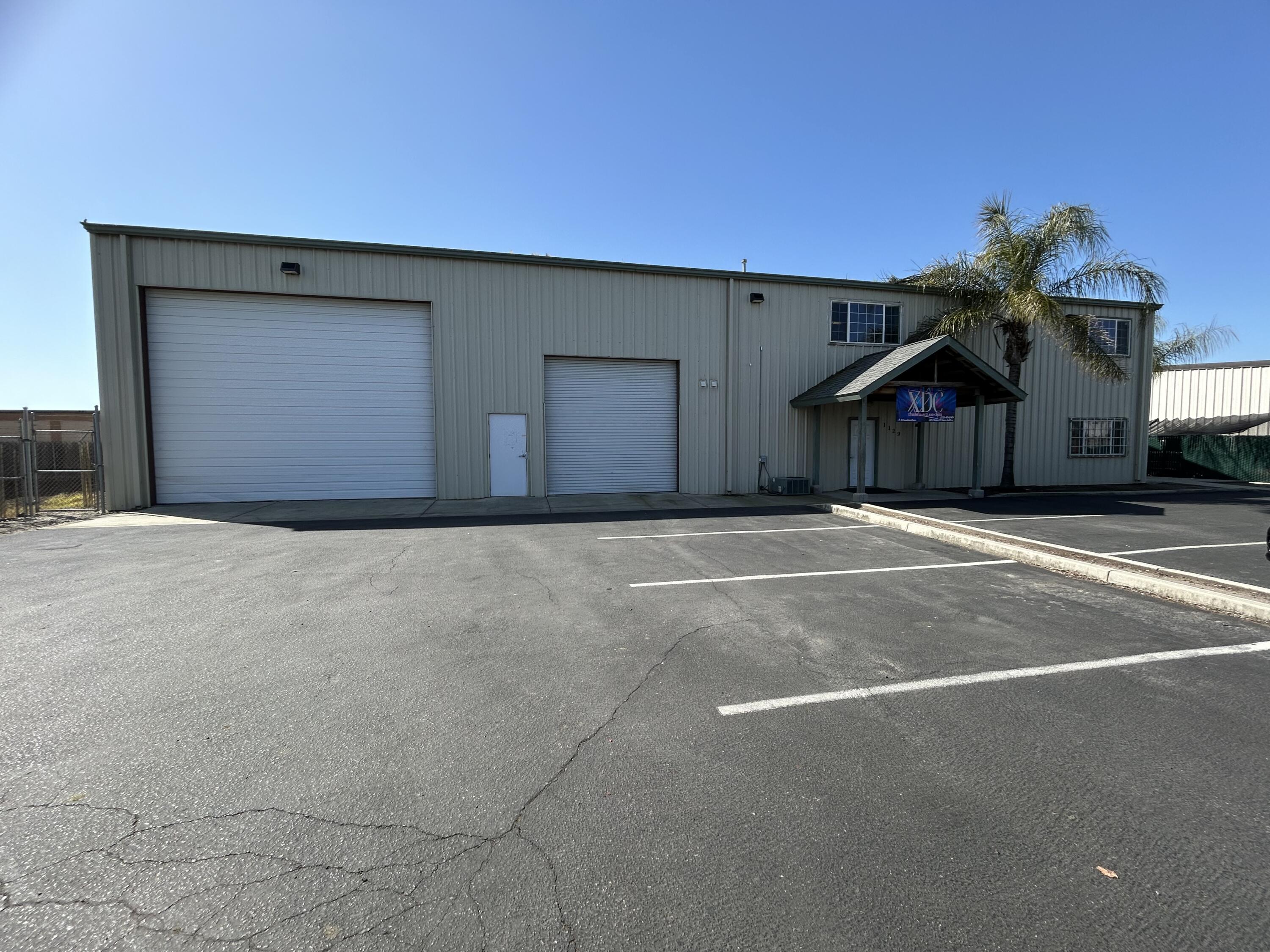 1129 E Batavia Ct, Tulare, CA 93274