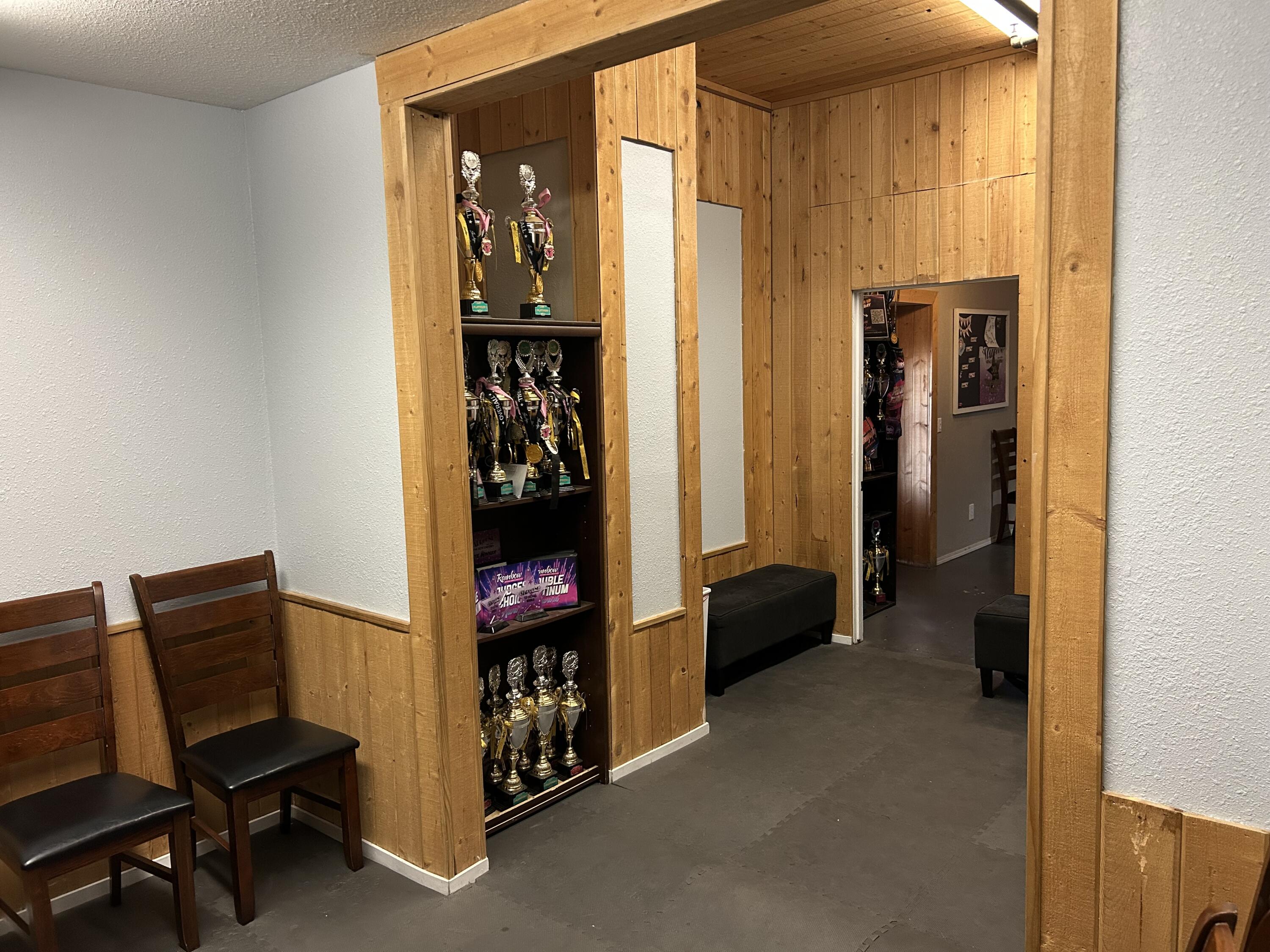 1129 E Batavia Ct, Tulare, CA 93274