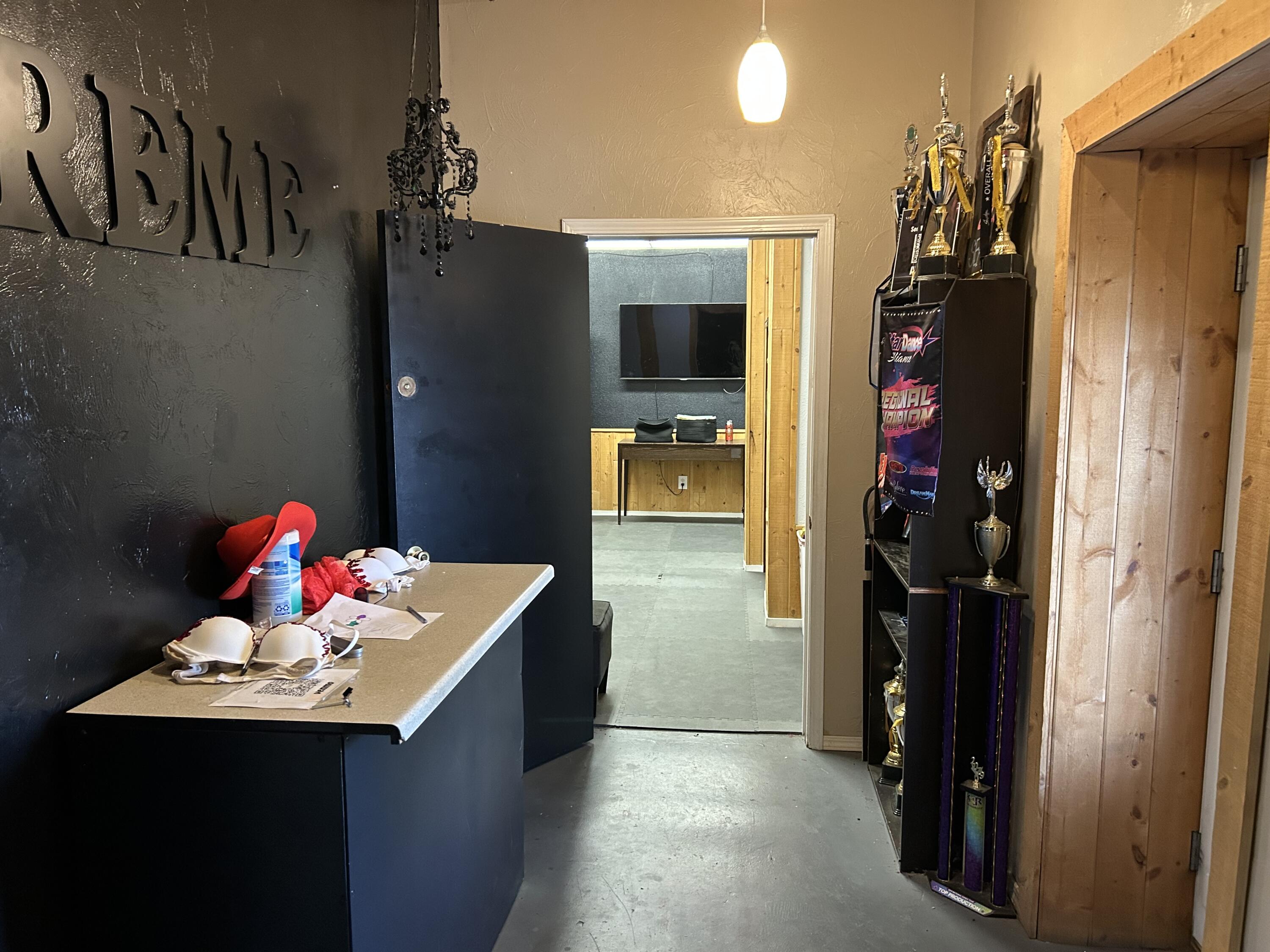 1129 E Batavia Ct, Tulare, CA 93274