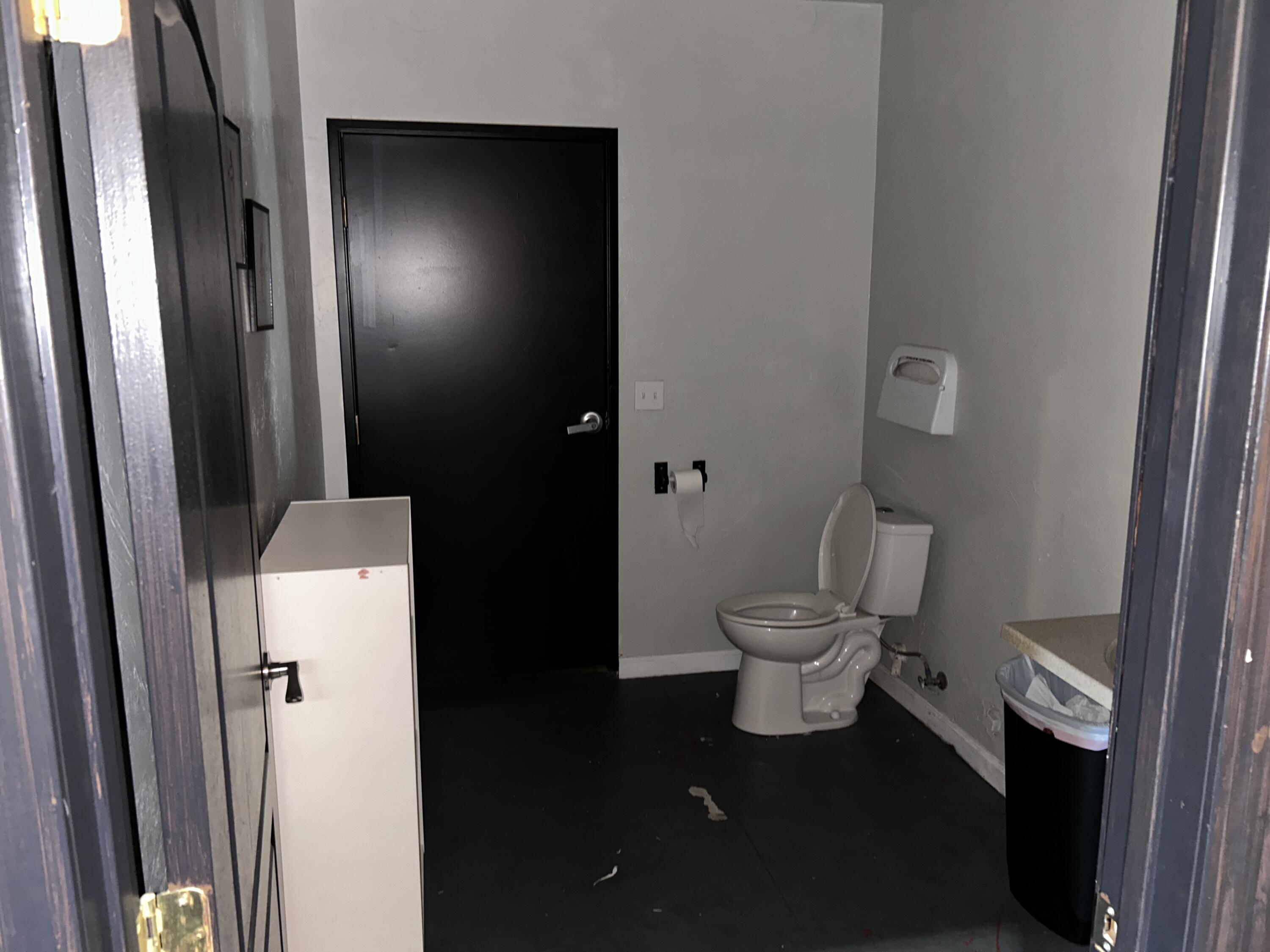 1129 E Batavia Ct, Tulare, CA 93274