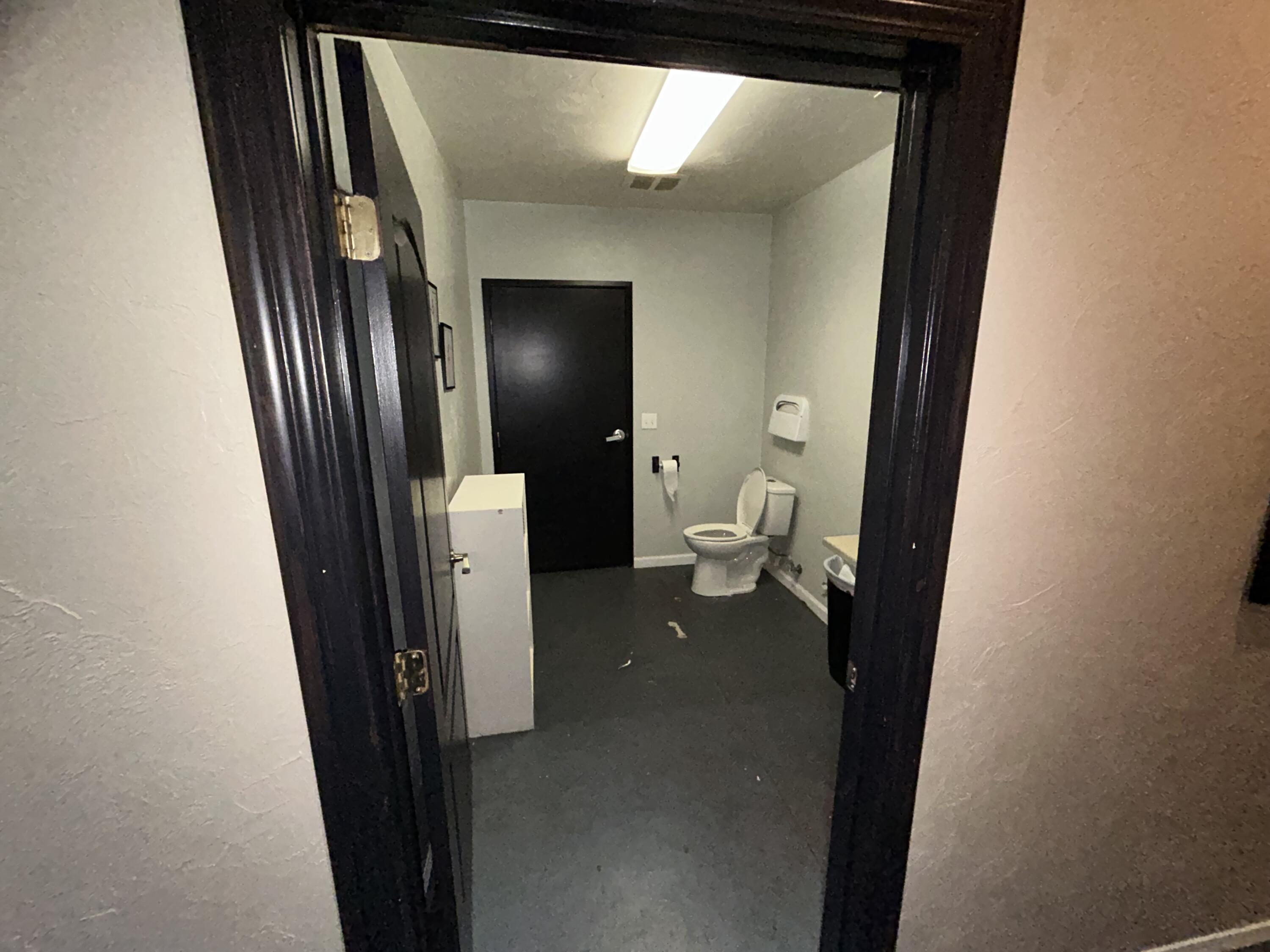 1129 E Batavia Ct, Tulare, CA 93274