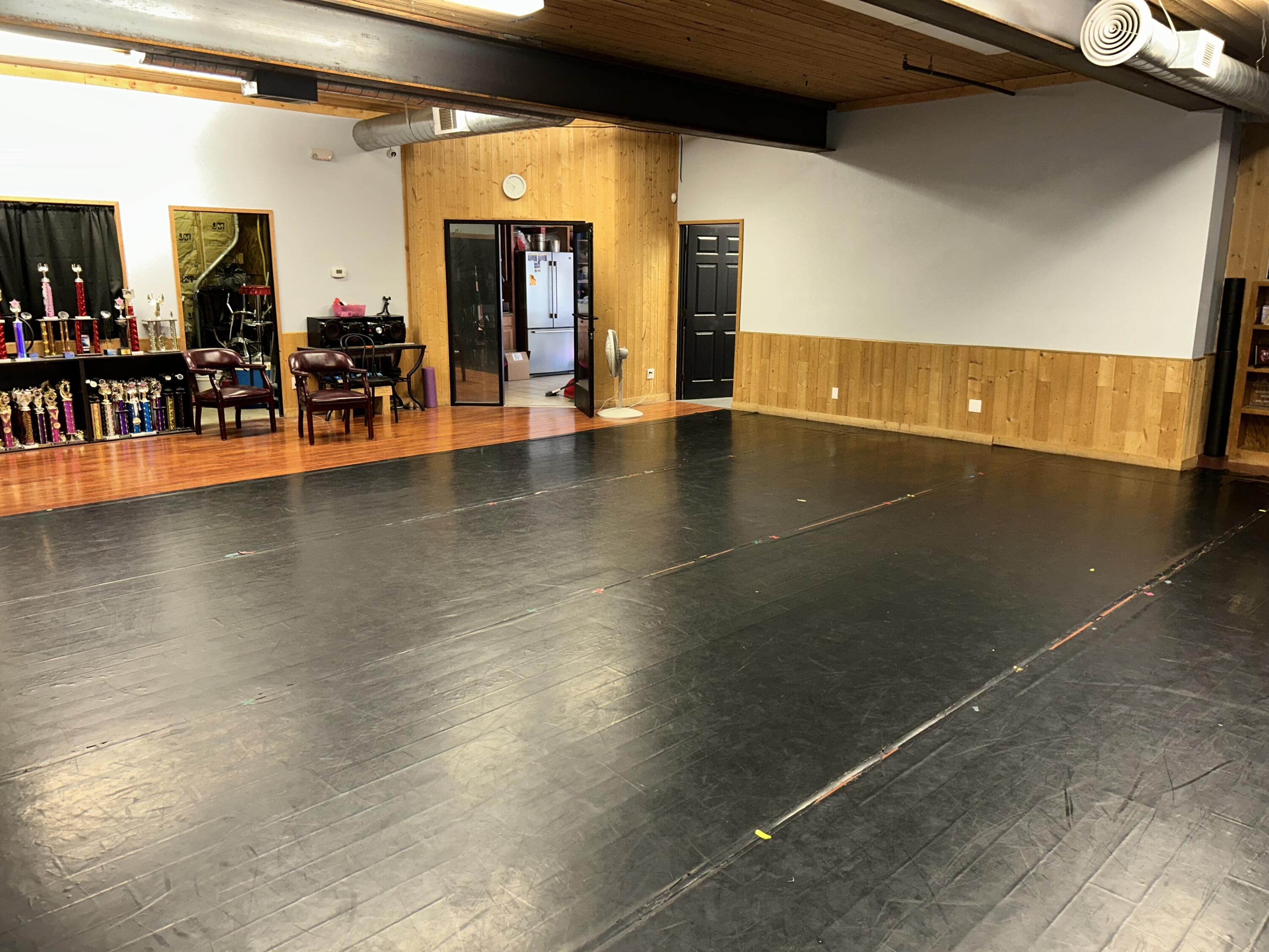 1129 E Batavia Ct, Tulare, CA 93274