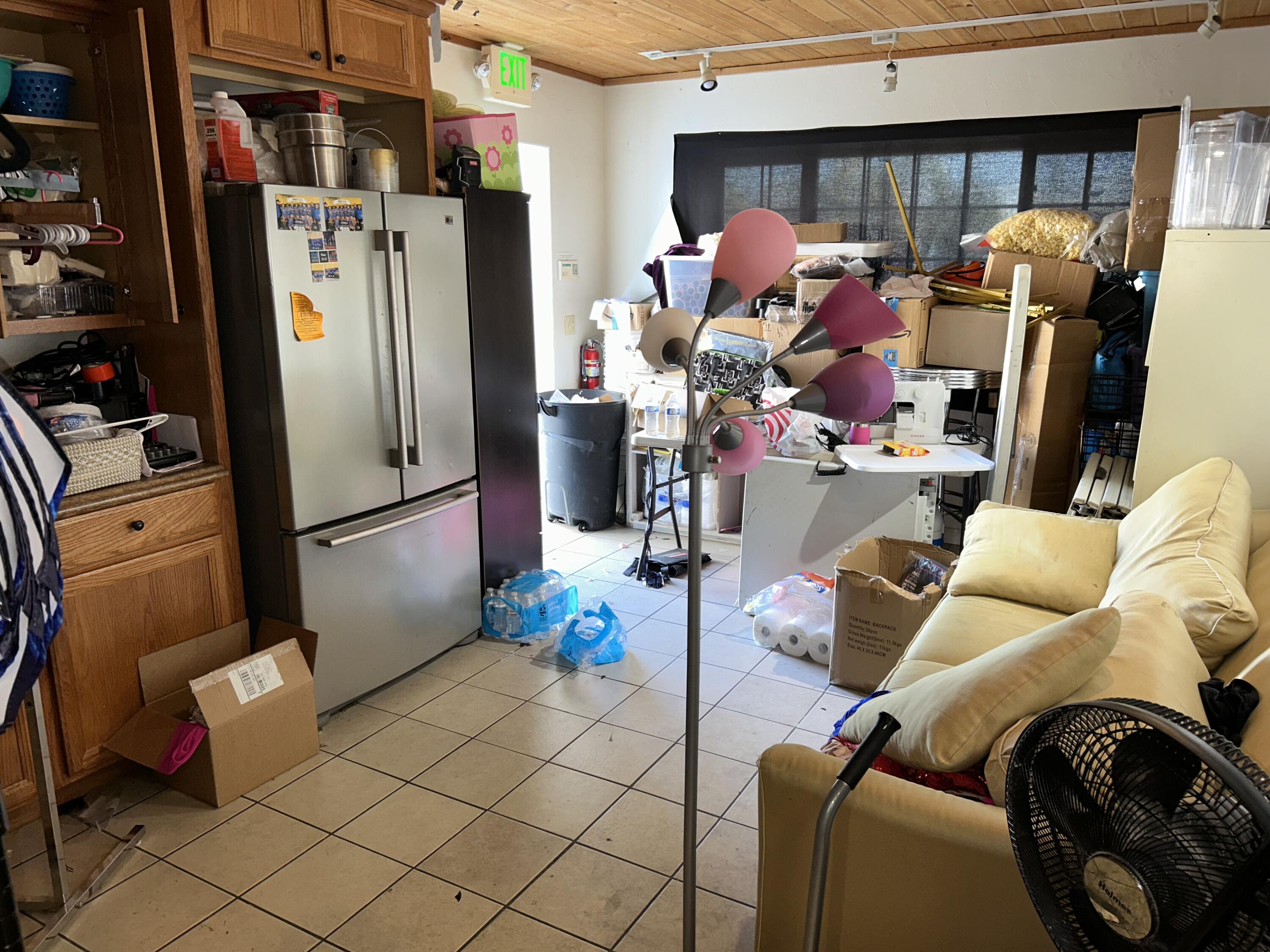 1129 E Batavia Ct, Tulare, CA 93274