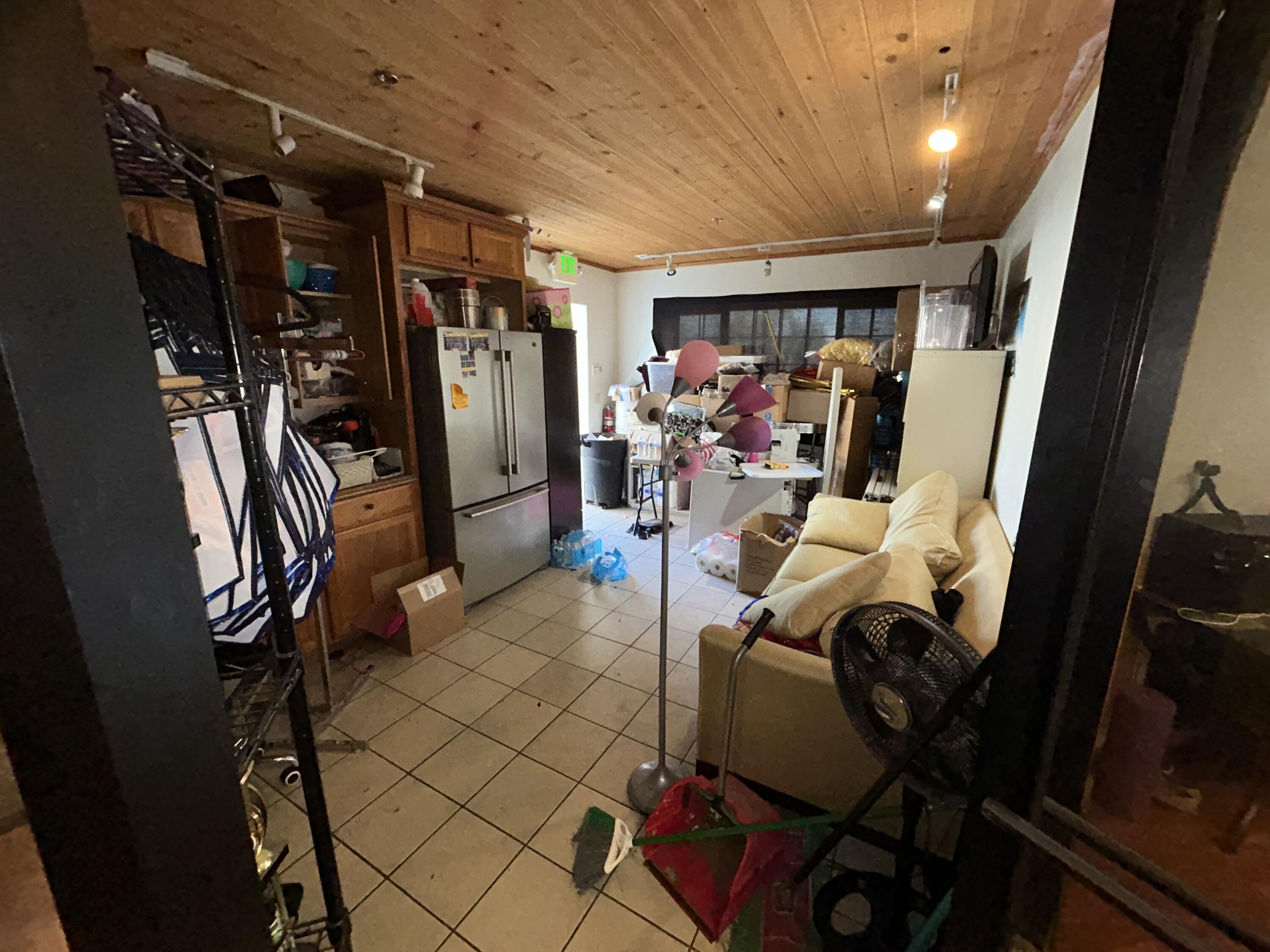 1129 E Batavia Ct, Tulare, CA 93274