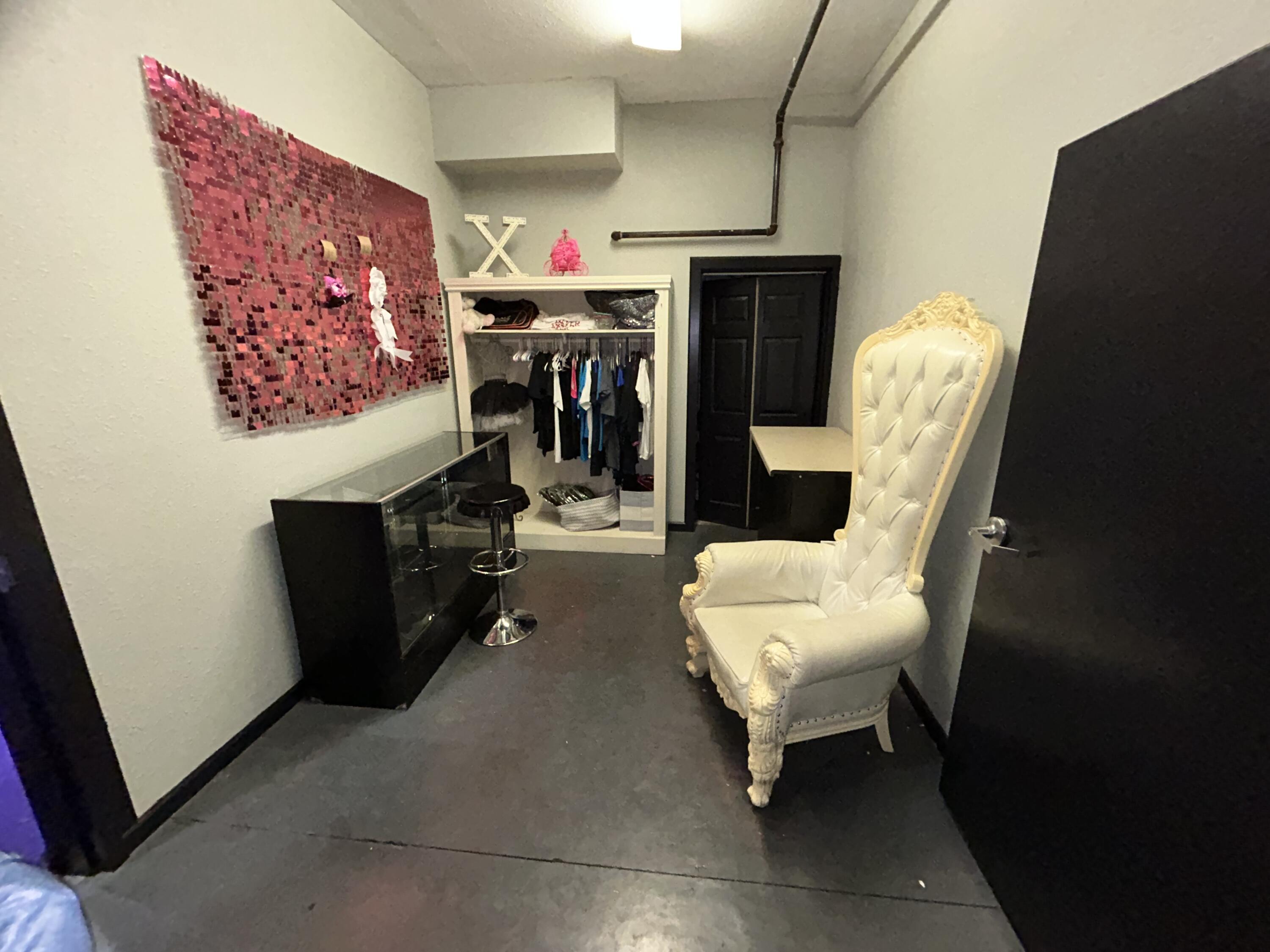 1129 E Batavia Ct, Tulare, CA 93274