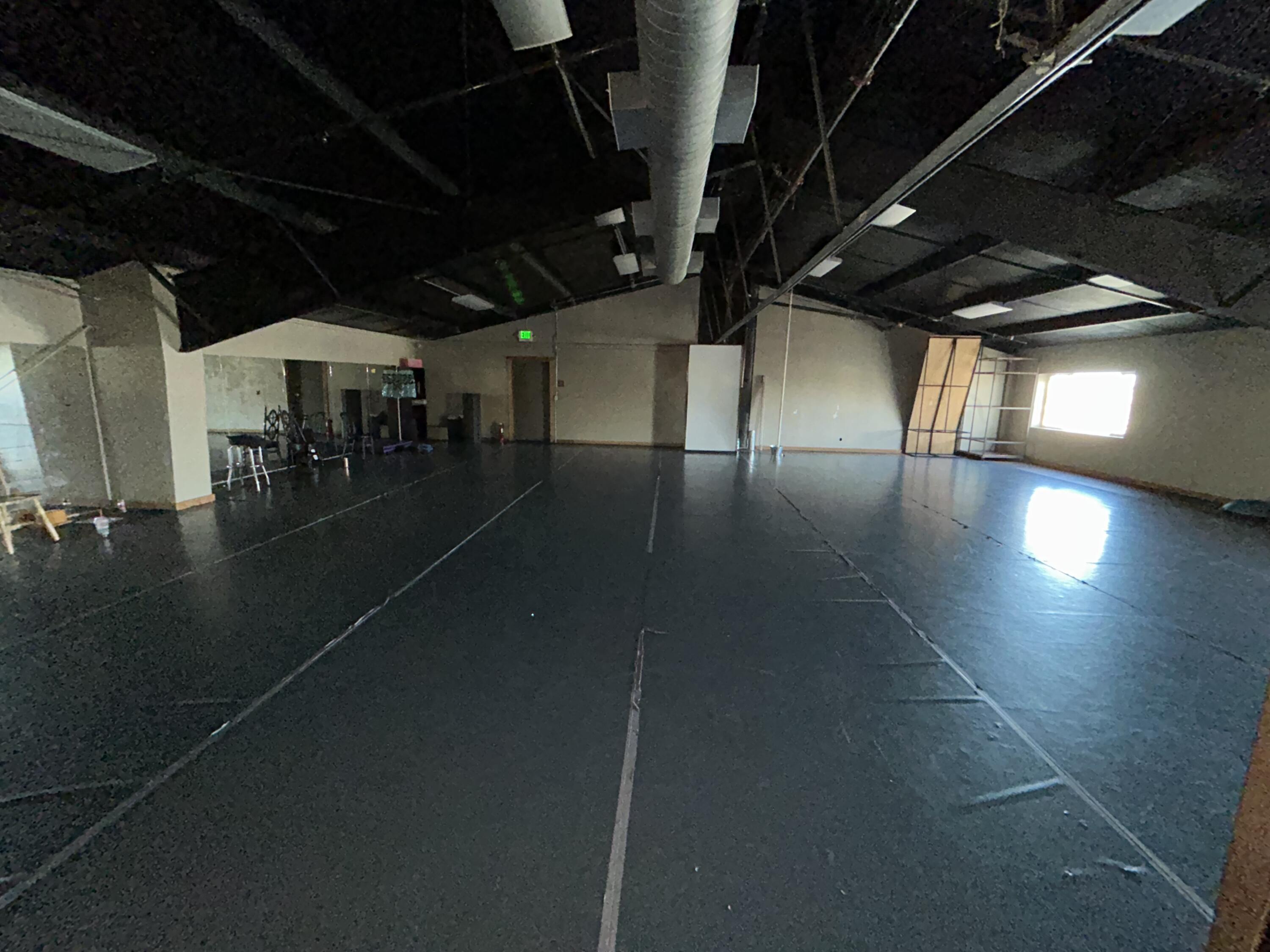 1129 E Batavia Ct, Tulare, CA 93274