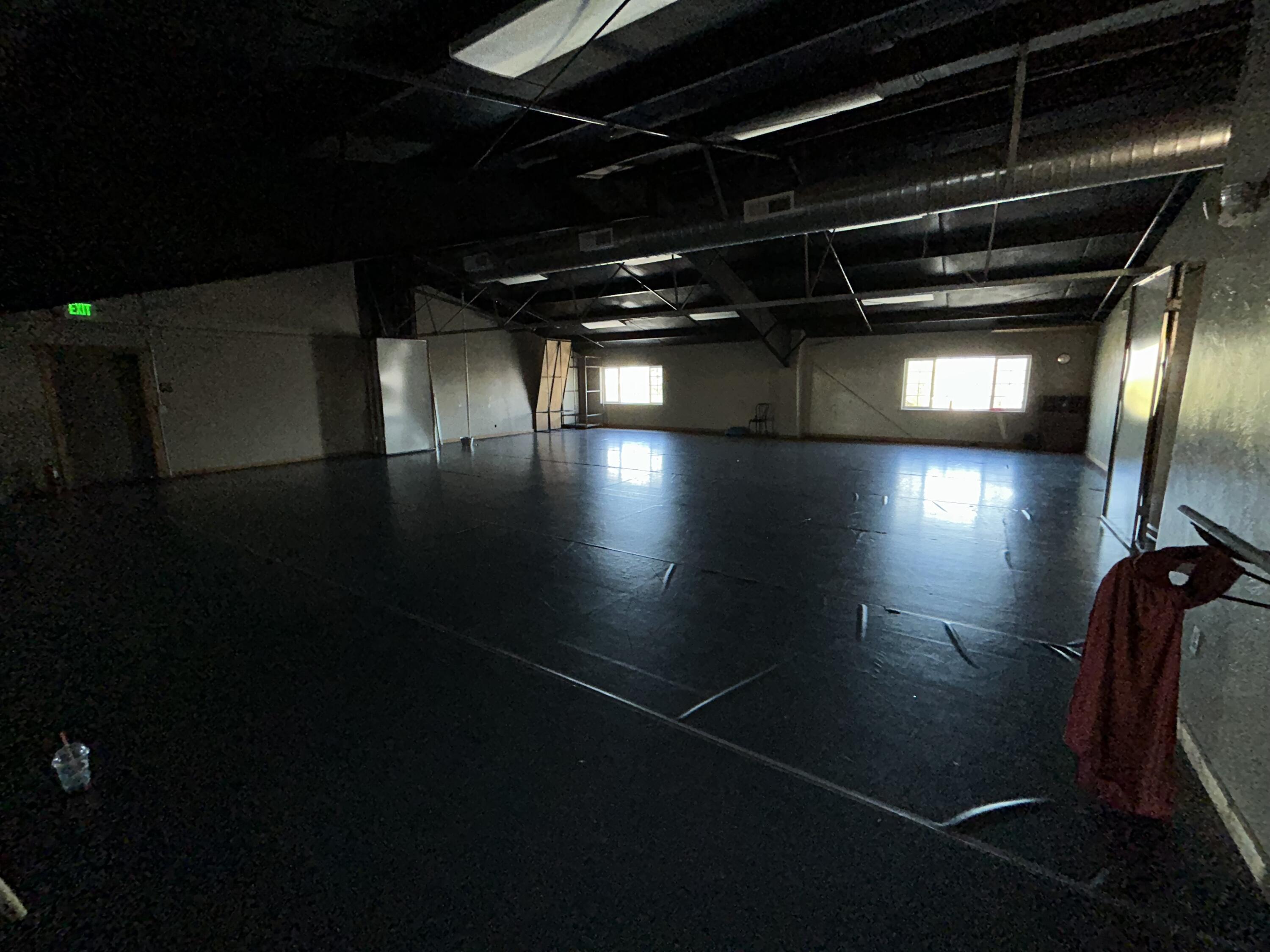 1129 E Batavia Ct, Tulare, CA 93274