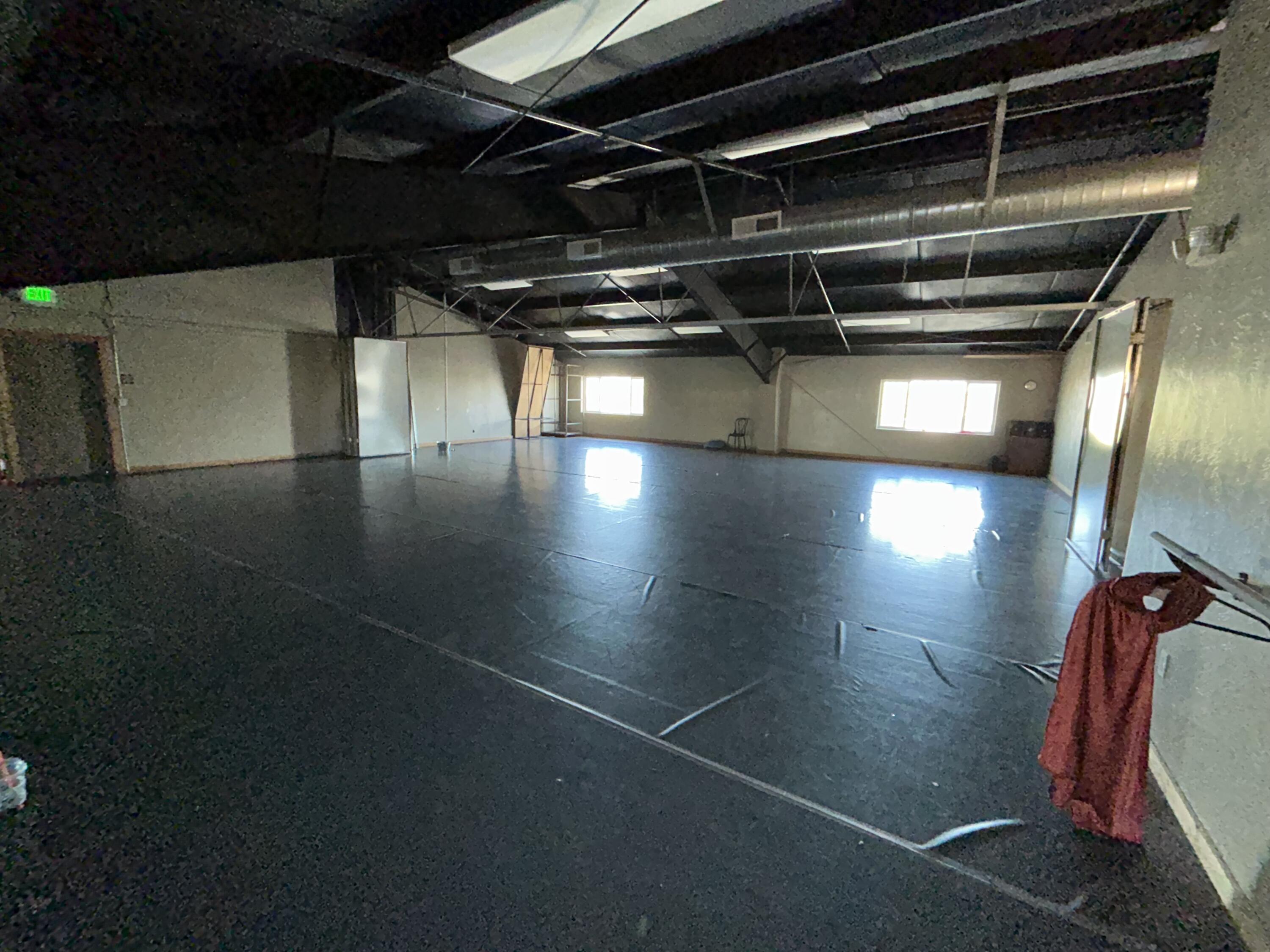 1129 E Batavia Ct, Tulare, CA 93274