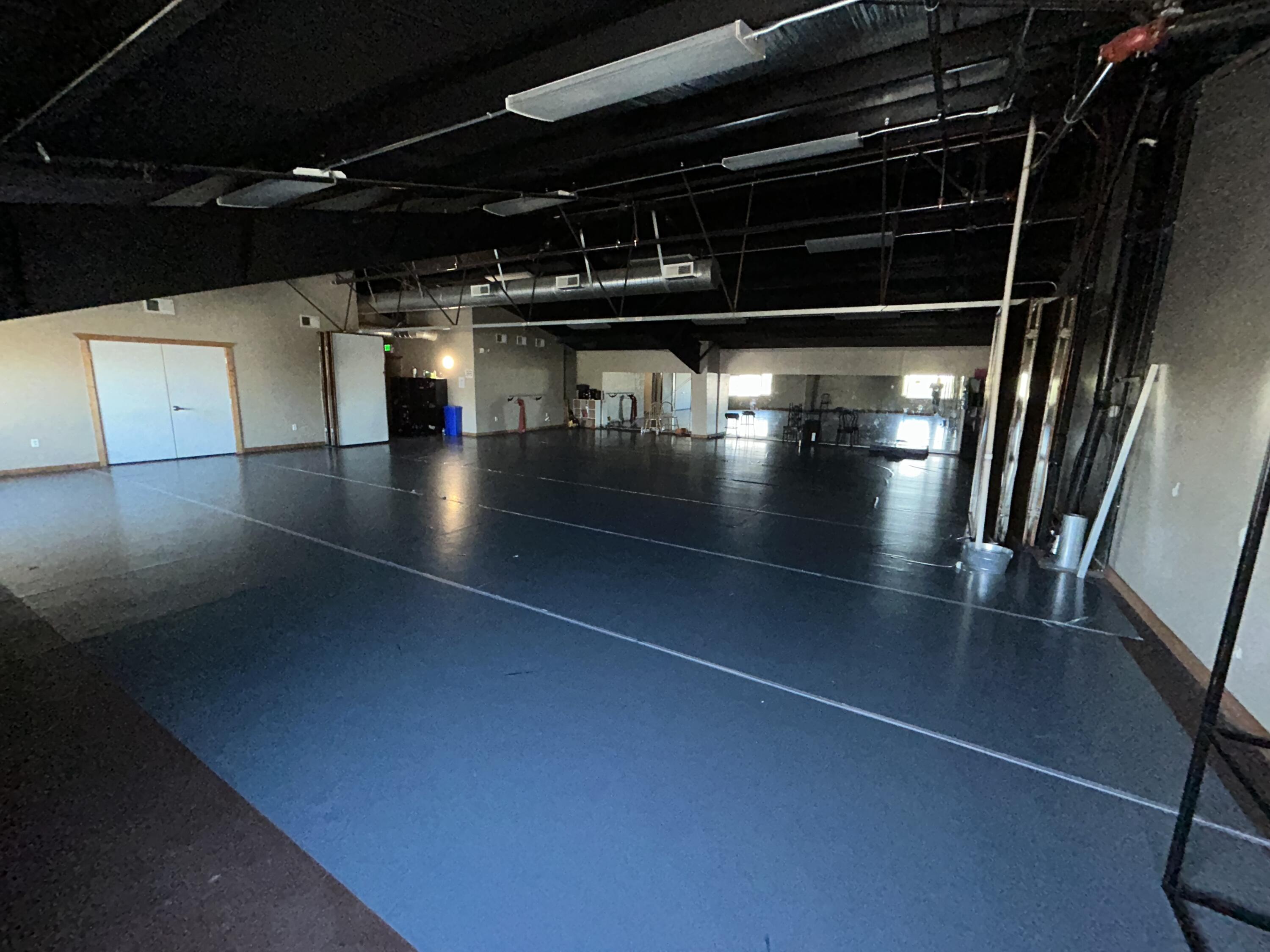 1129 E Batavia Ct, Tulare, CA 93274