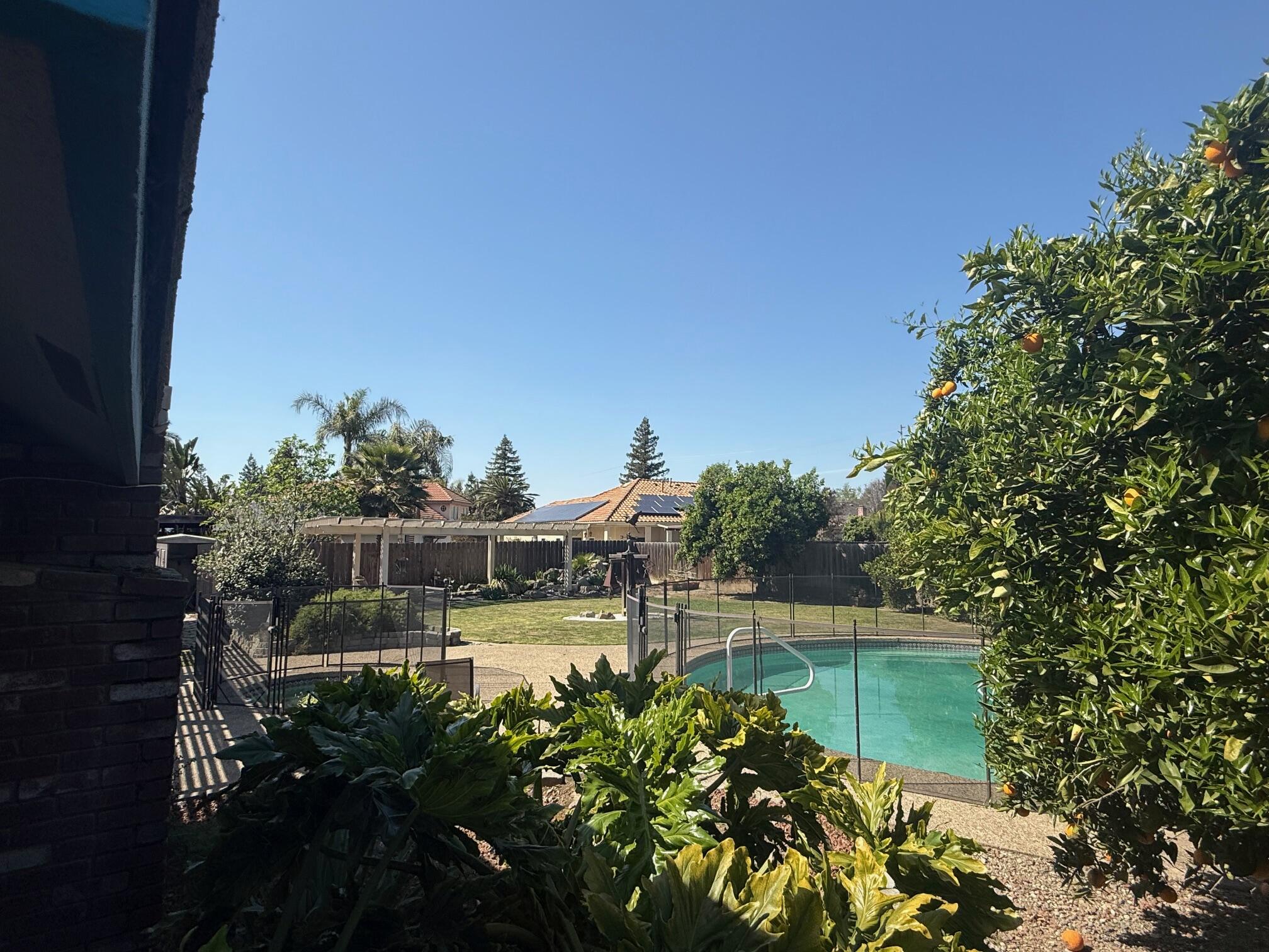 5730 W Laura Ct, Visalia, CA 93277