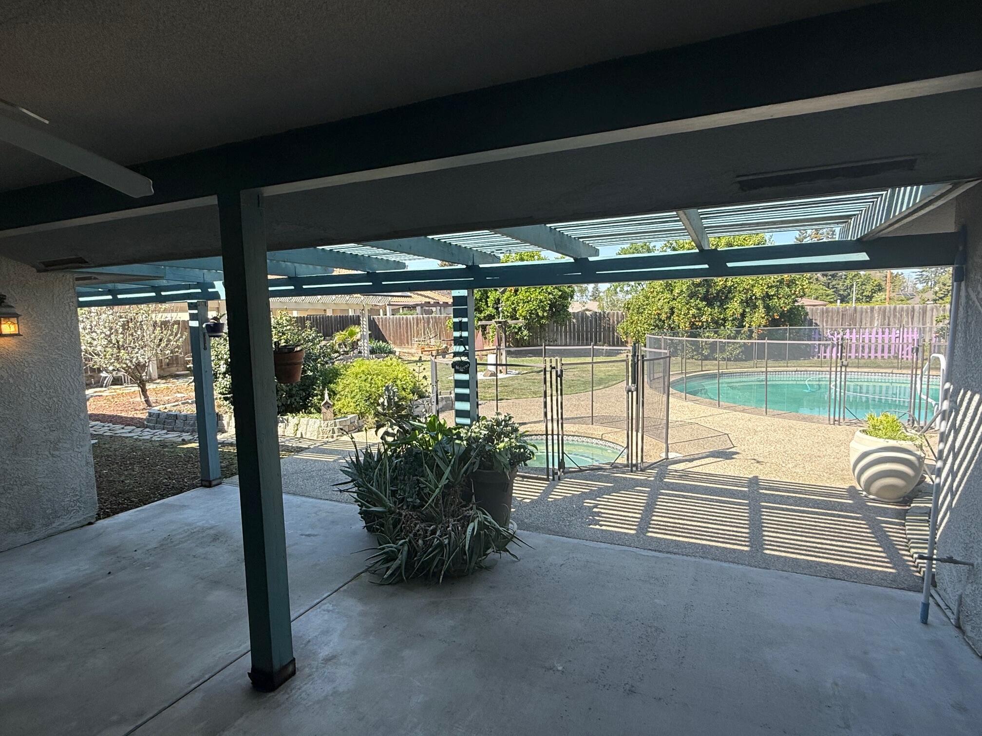 5730 W Laura Ct, Visalia, CA 93277