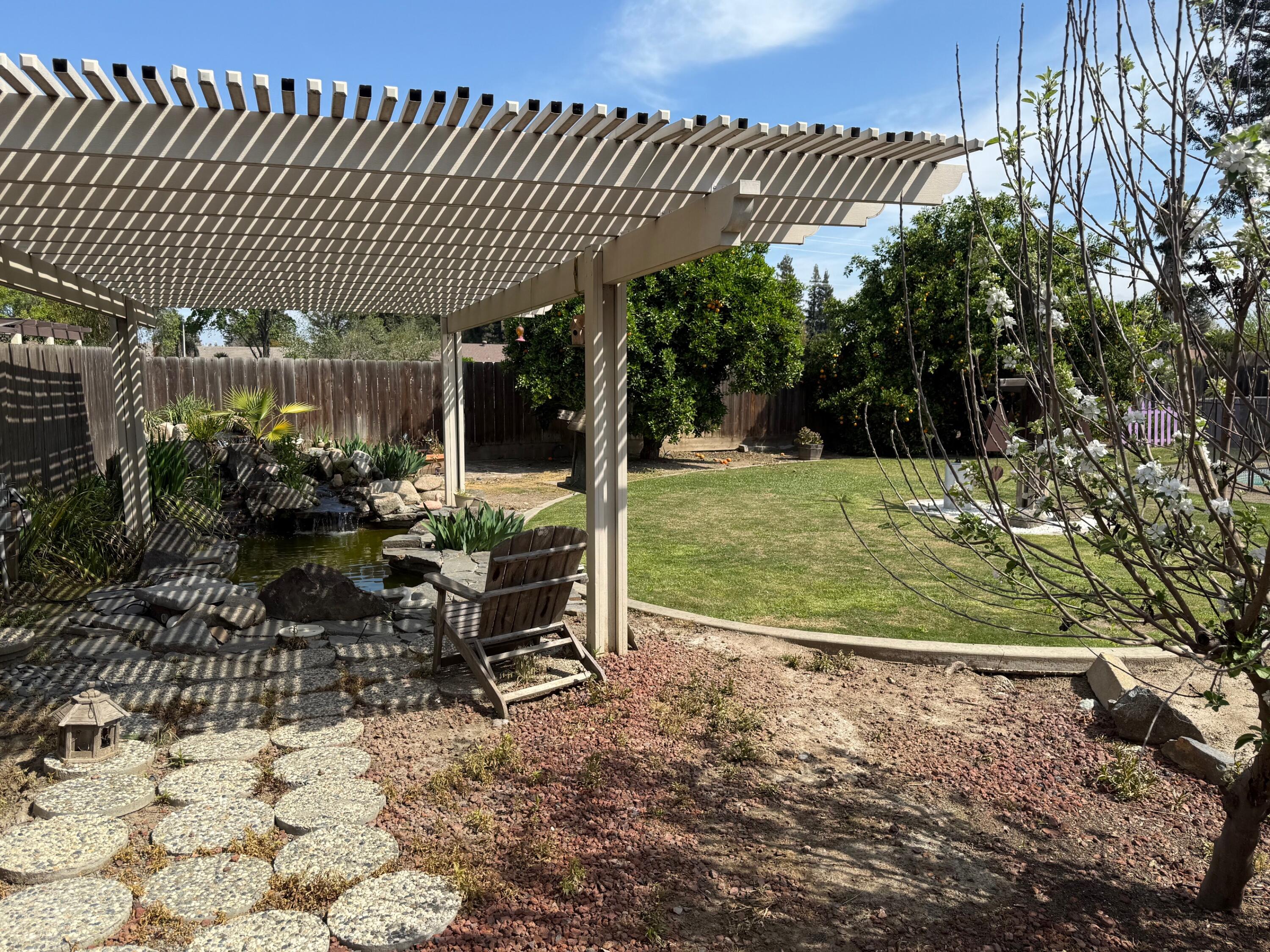 5730 W Laura Ct, Visalia, CA 93277