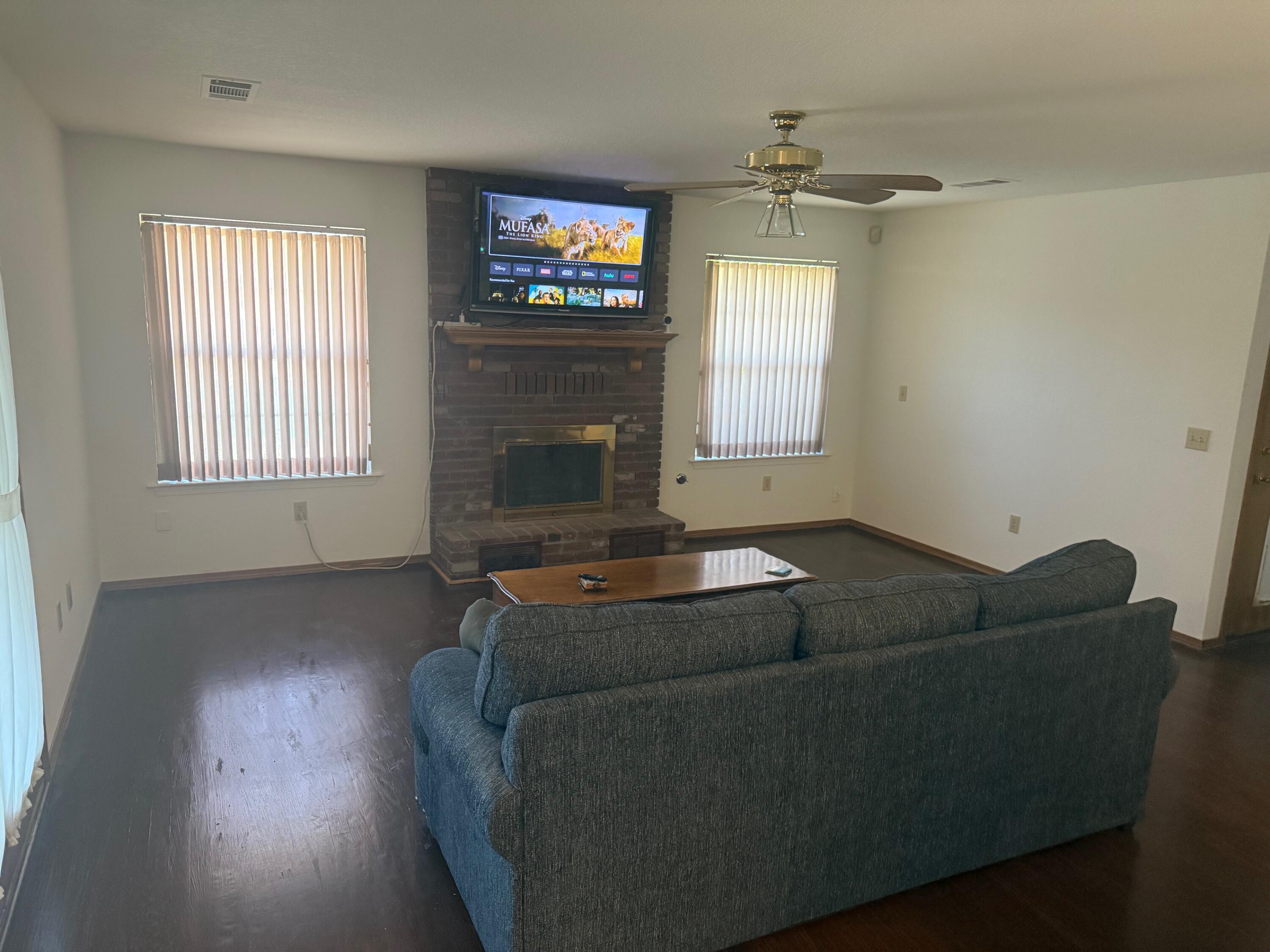 5730 W Laura Ct, Visalia, CA 93277