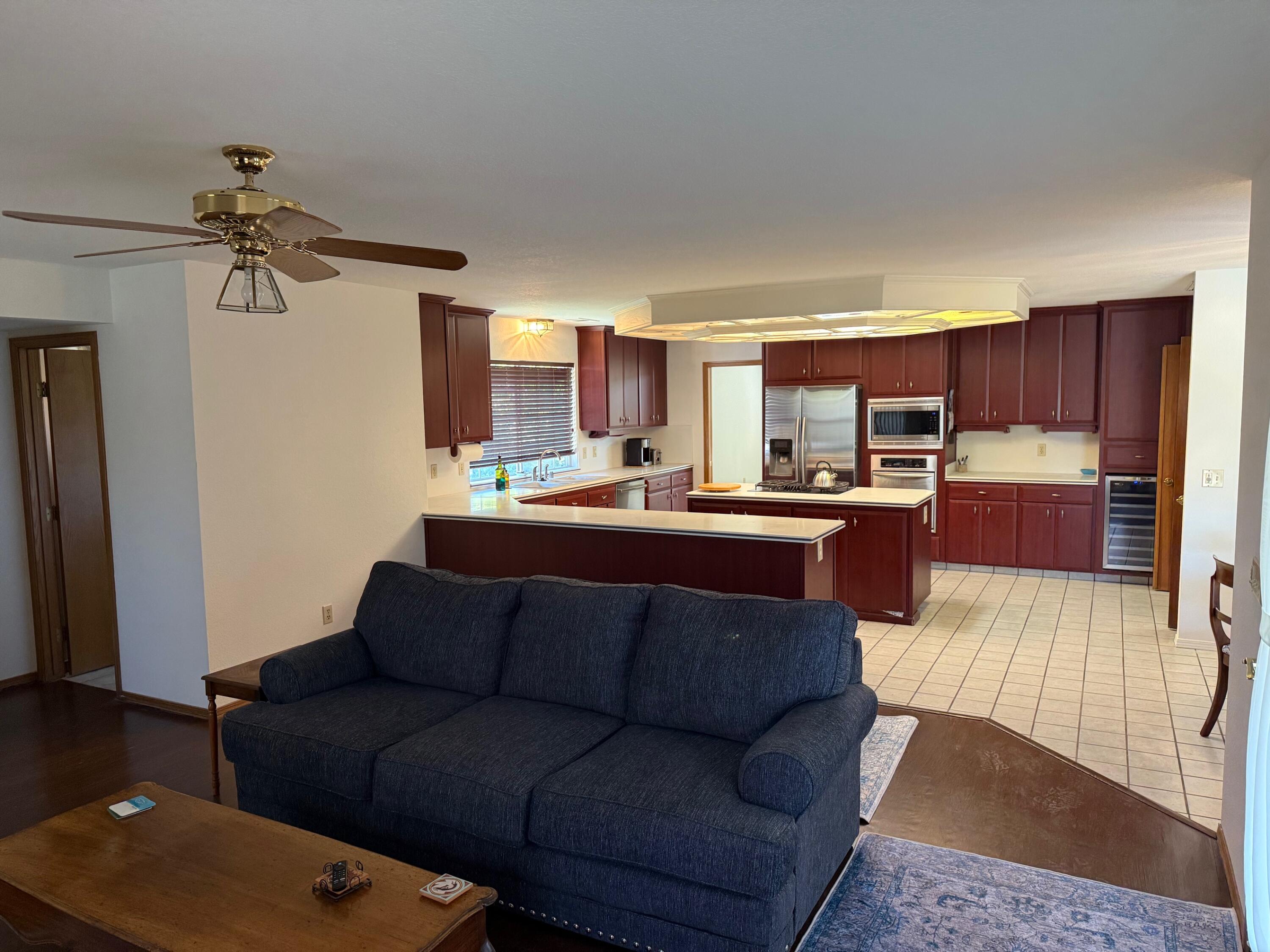 5730 W Laura Ct, Visalia, CA 93277