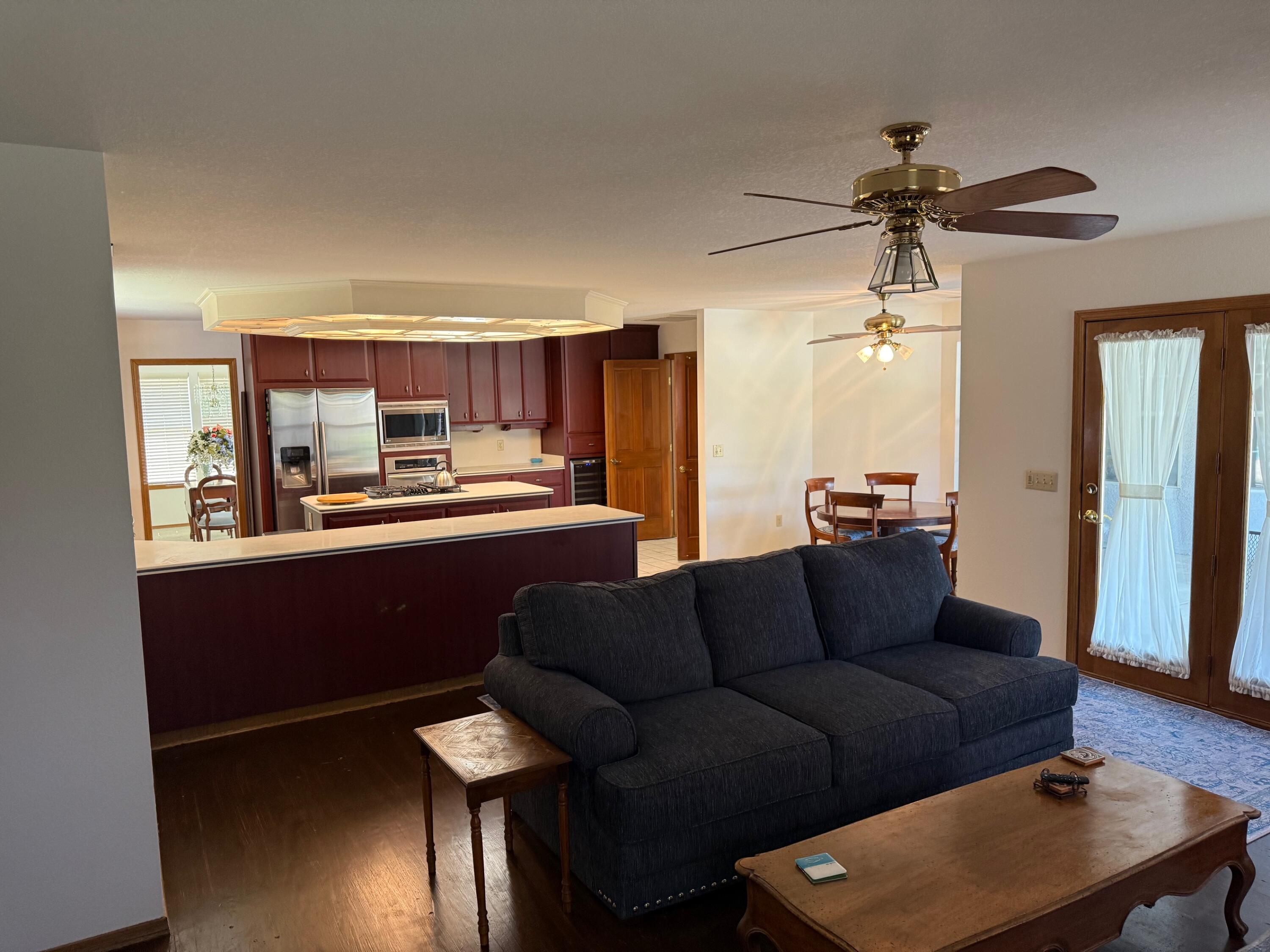 5730 W Laura Ct, Visalia, CA 93277