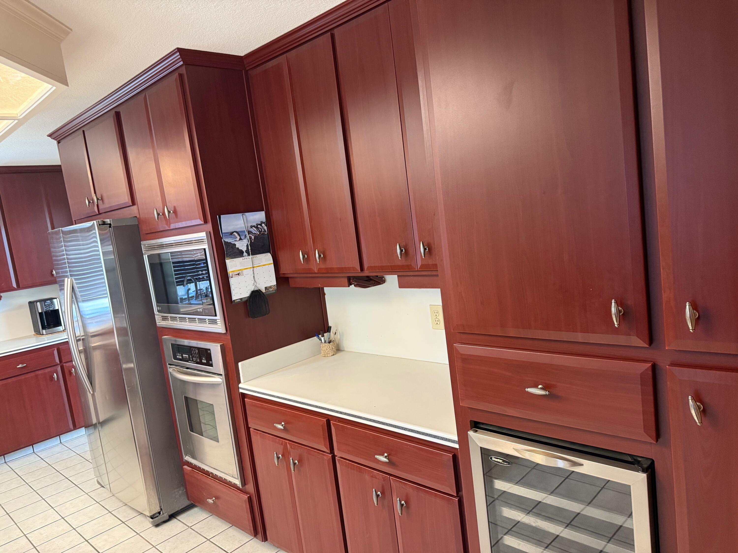 5730 W Laura Ct, Visalia, CA 93277