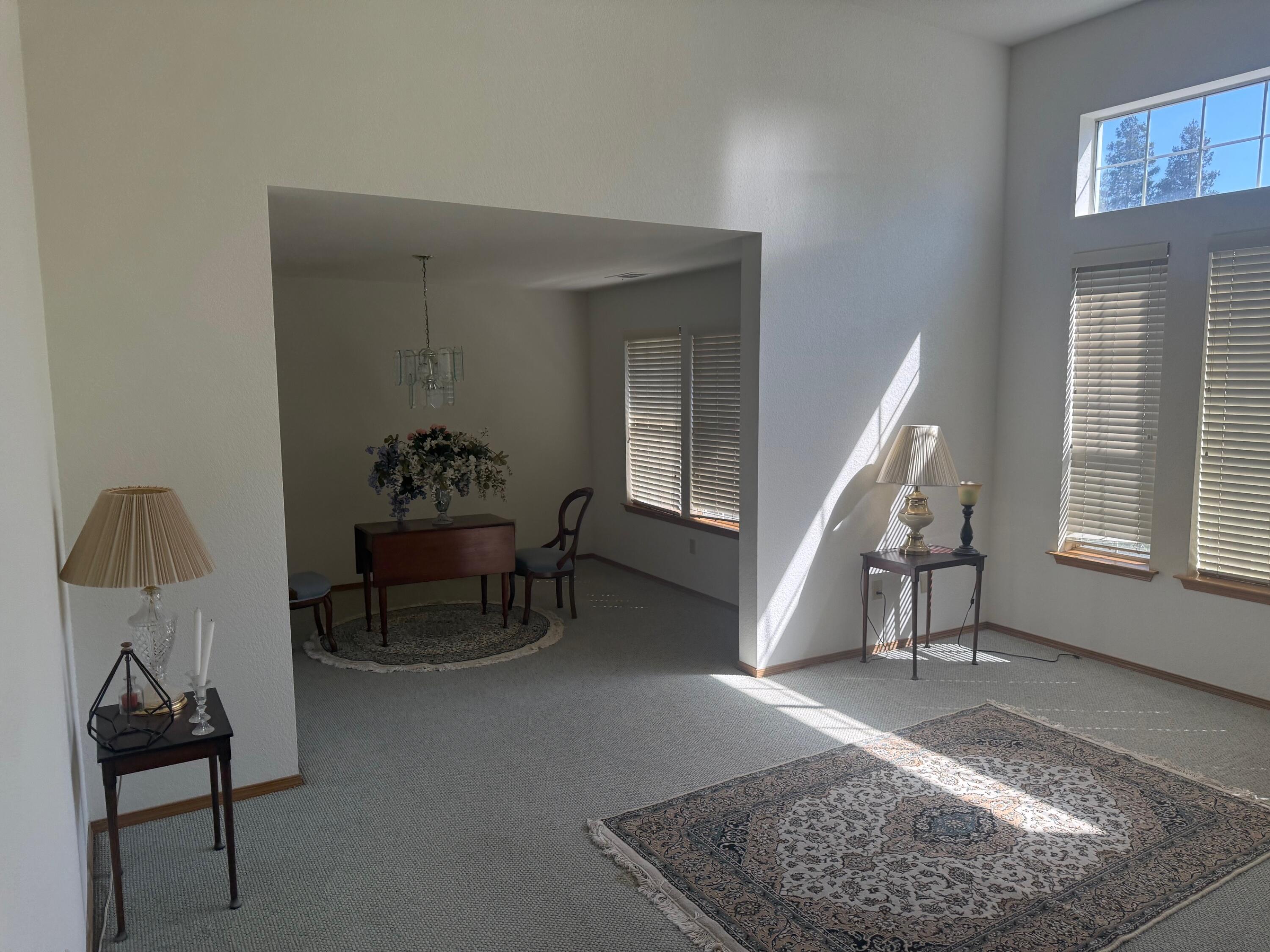 5730 W Laura Ct, Visalia, CA 93277