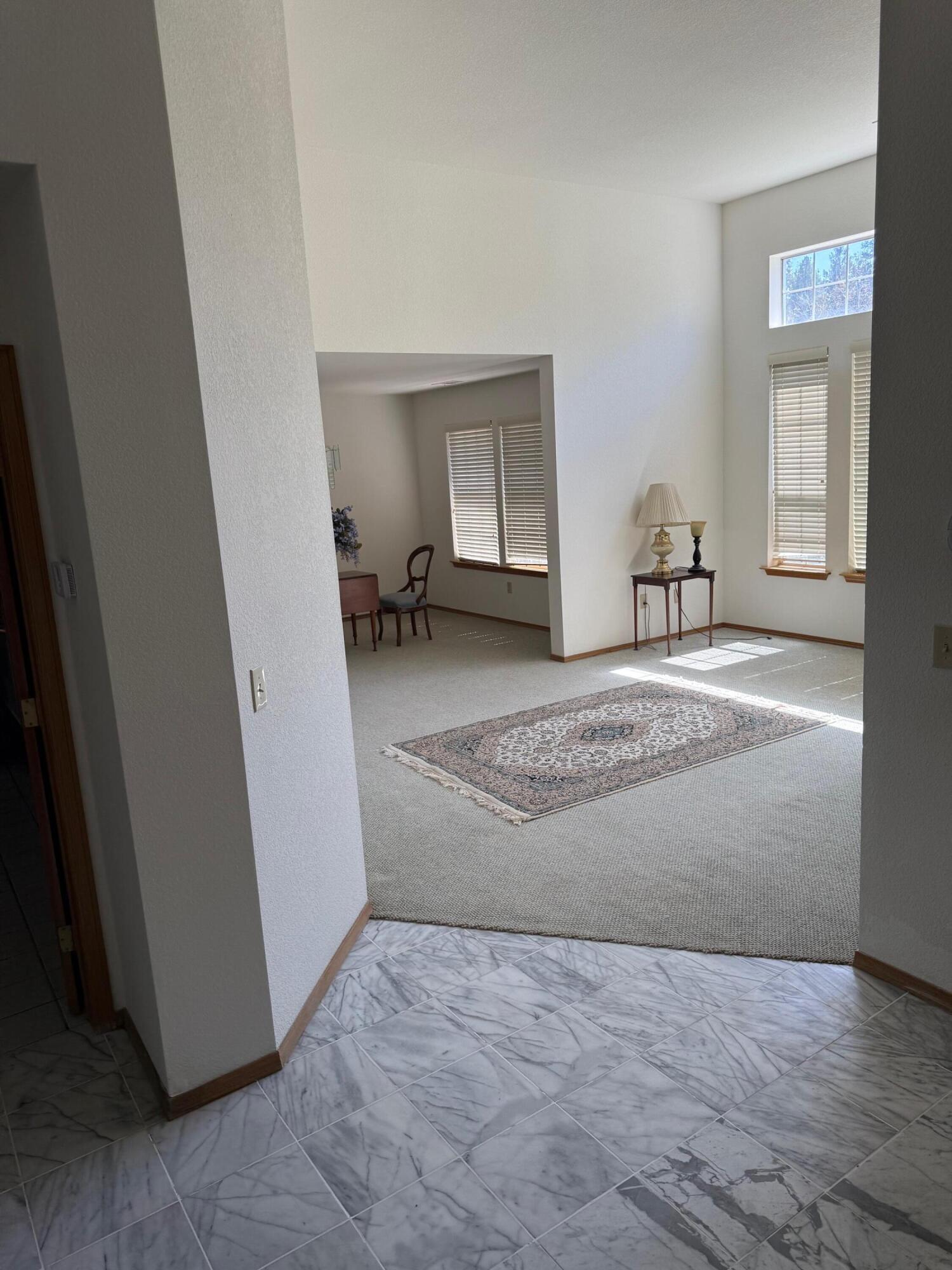 5730 W Laura Ct, Visalia, CA 93277