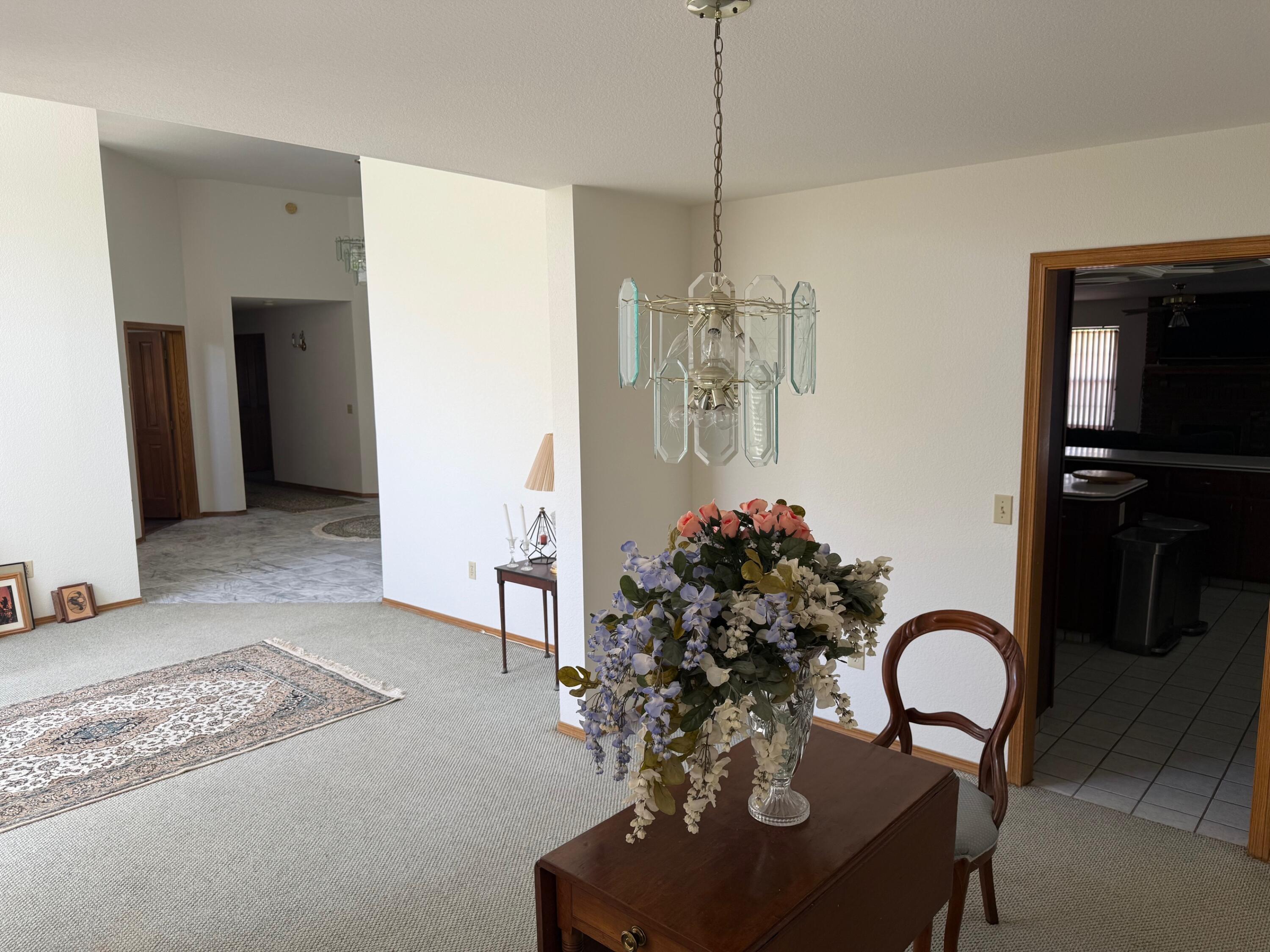 5730 W Laura Ct, Visalia, CA 93277