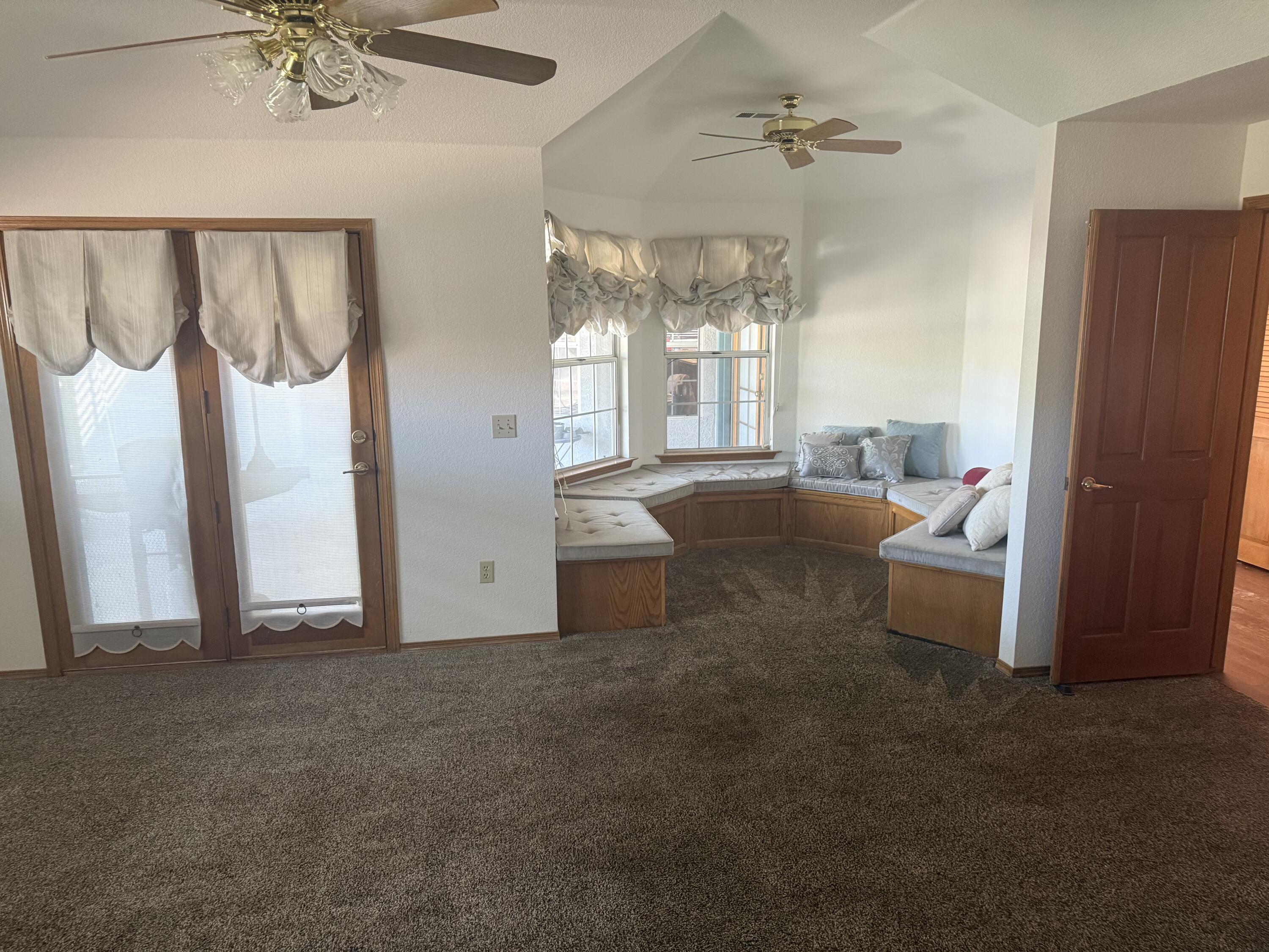 5730 W Laura Ct, Visalia, CA 93277