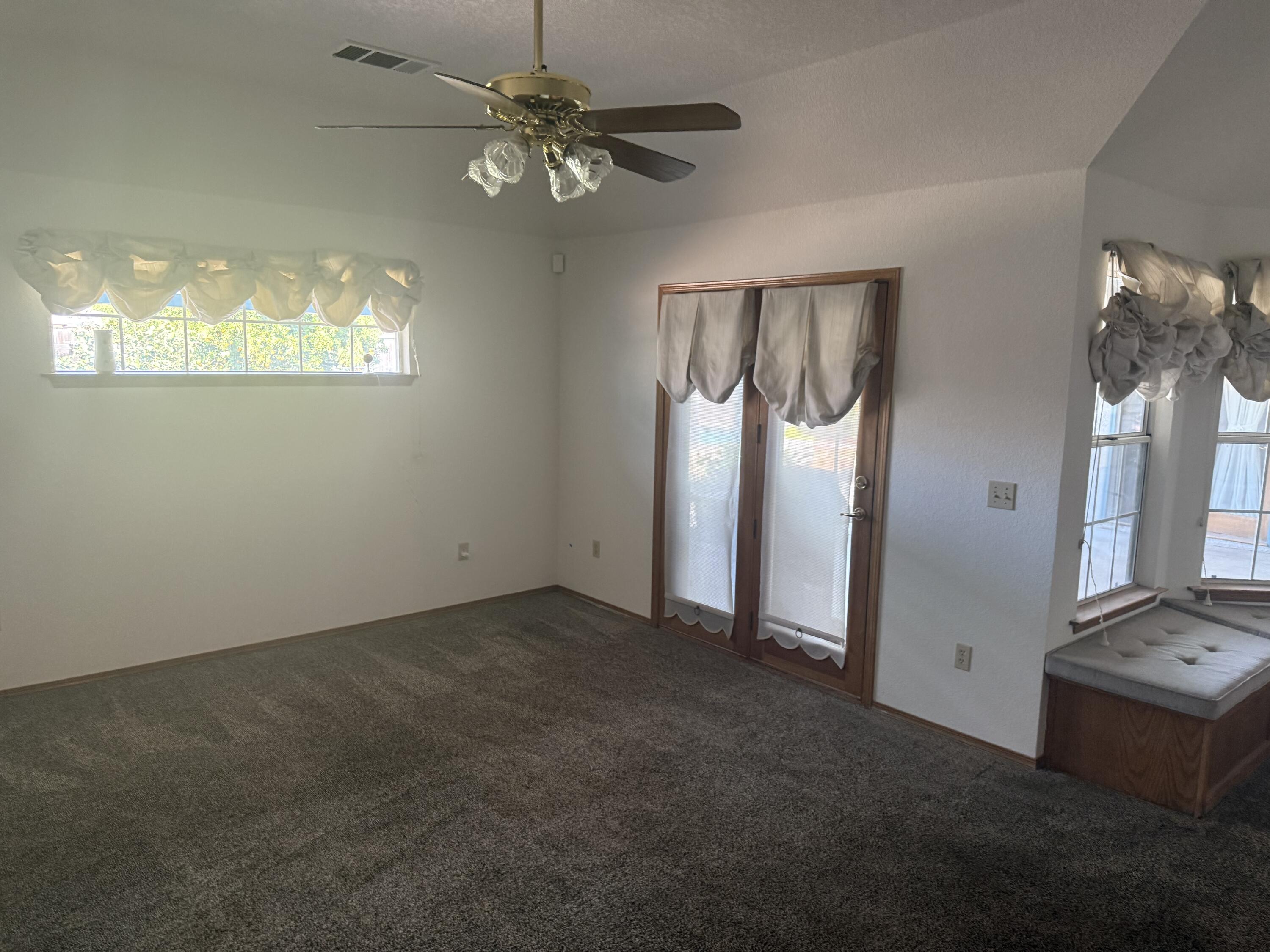 5730 W Laura Ct, Visalia, CA 93277