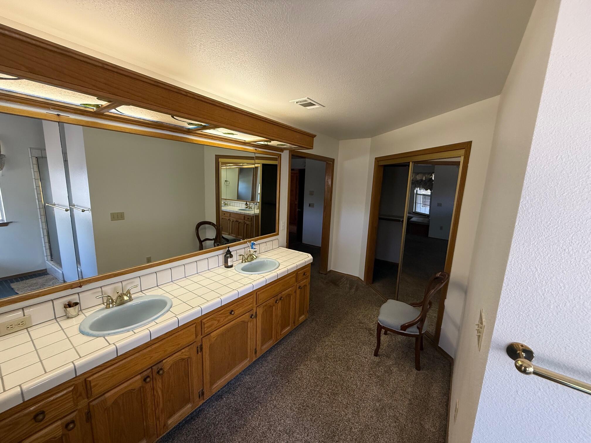 5730 W Laura Ct, Visalia, CA 93277