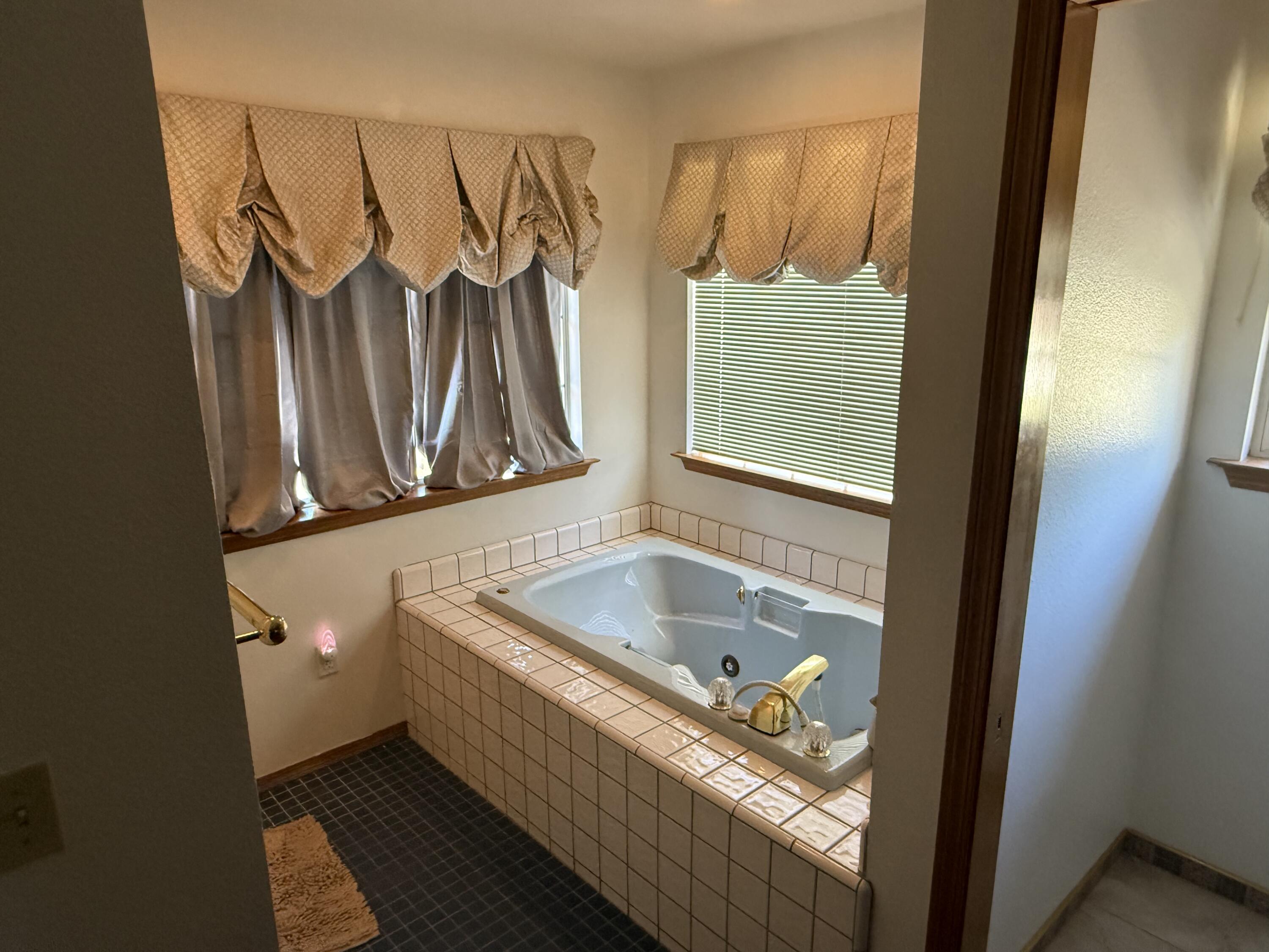 5730 W Laura Ct, Visalia, CA 93277