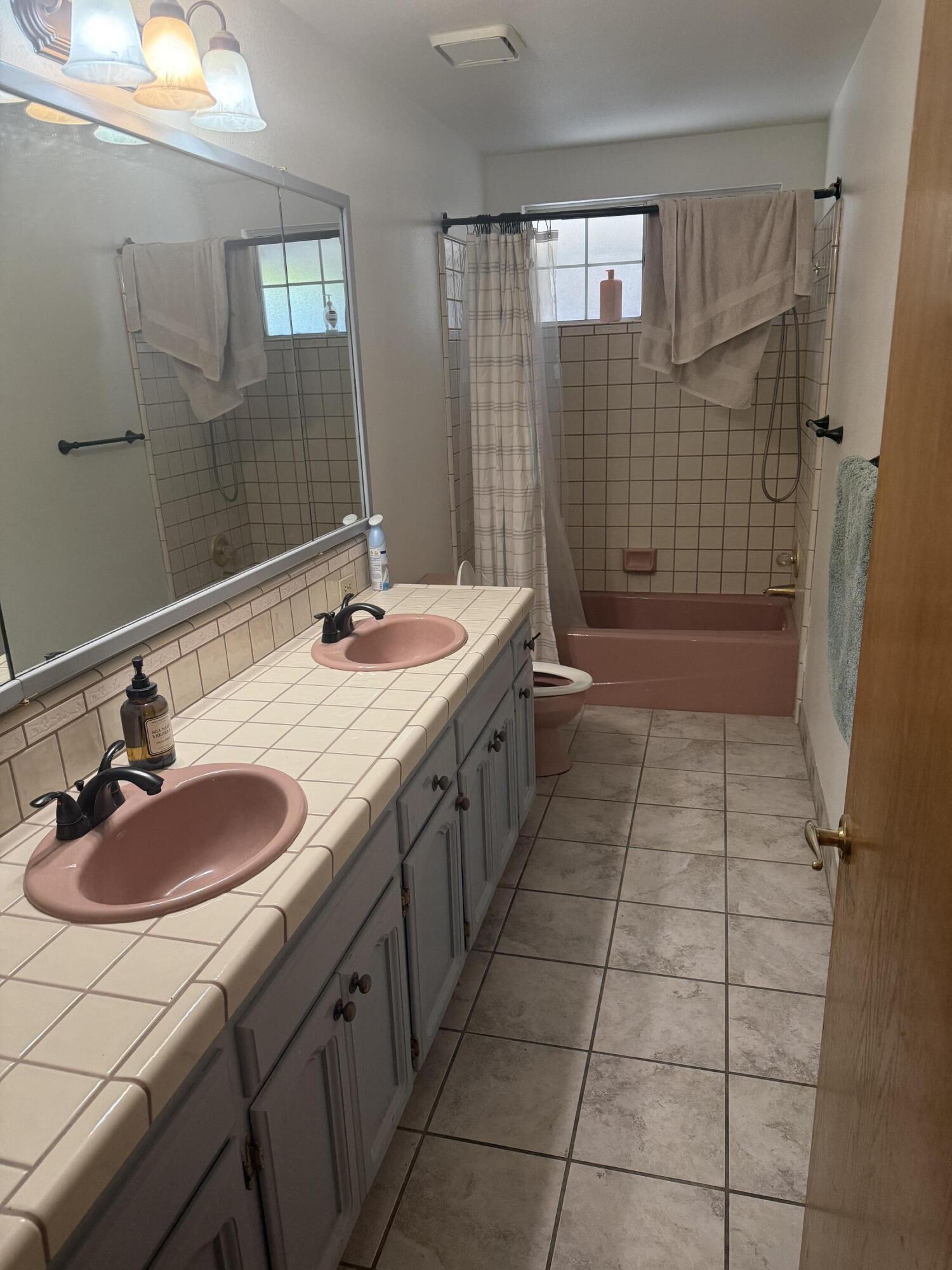 5730 W Laura Ct, Visalia, CA 93277