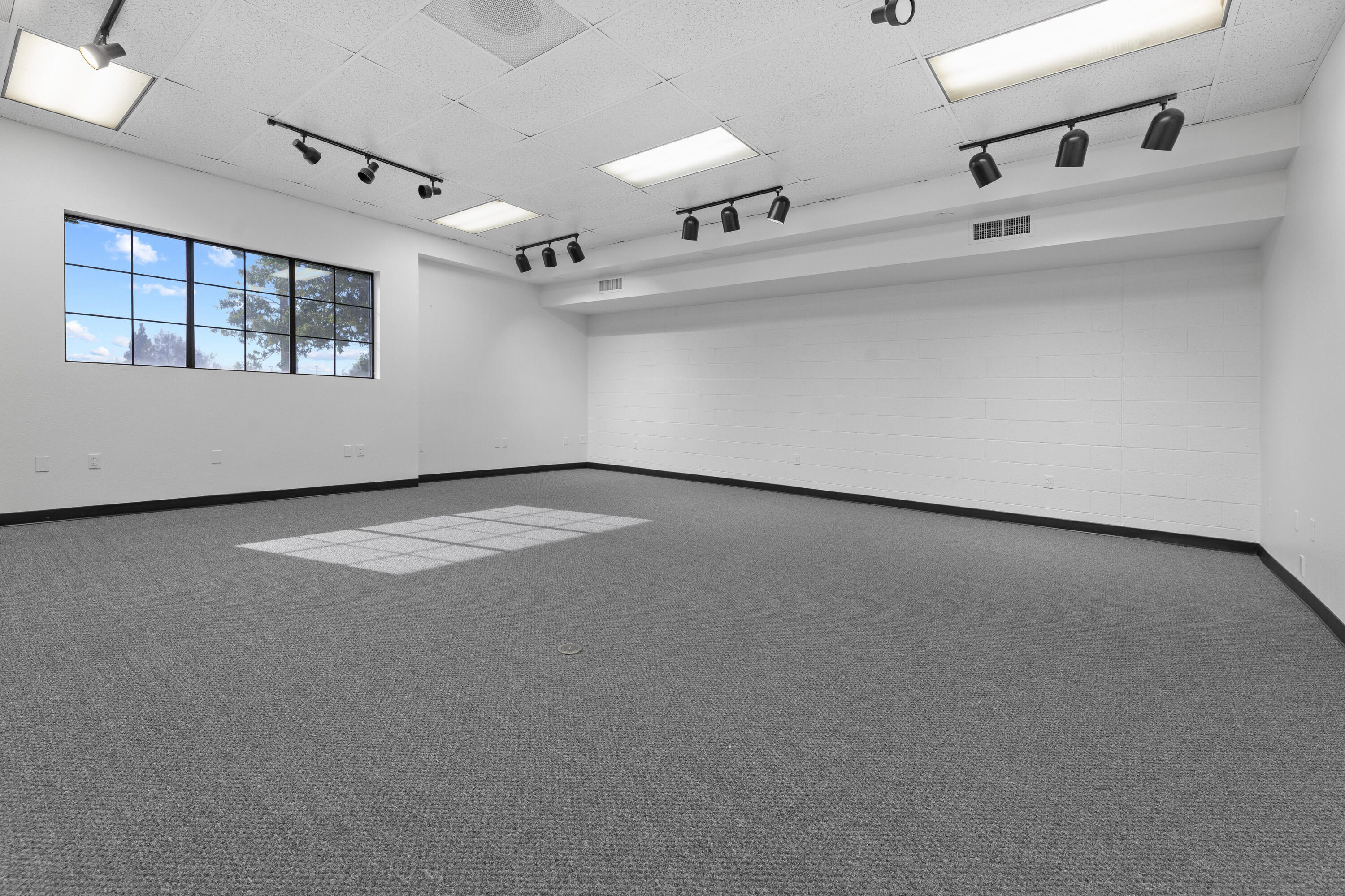 2008 W Dorothea Ave, Visalia, CA 93277