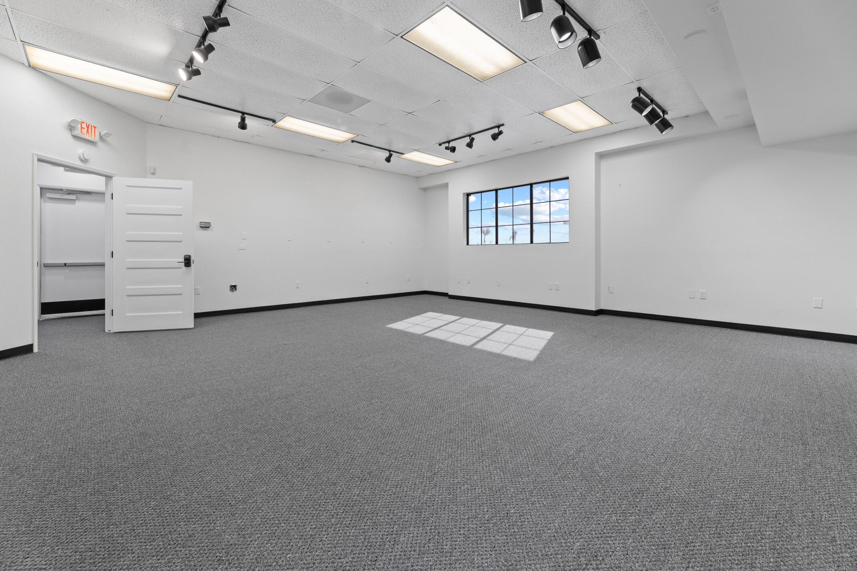 2008 W Dorothea Ave, Visalia, CA 93277