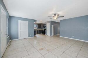 388 Crestwood Ave, Woodlake, CA 93286