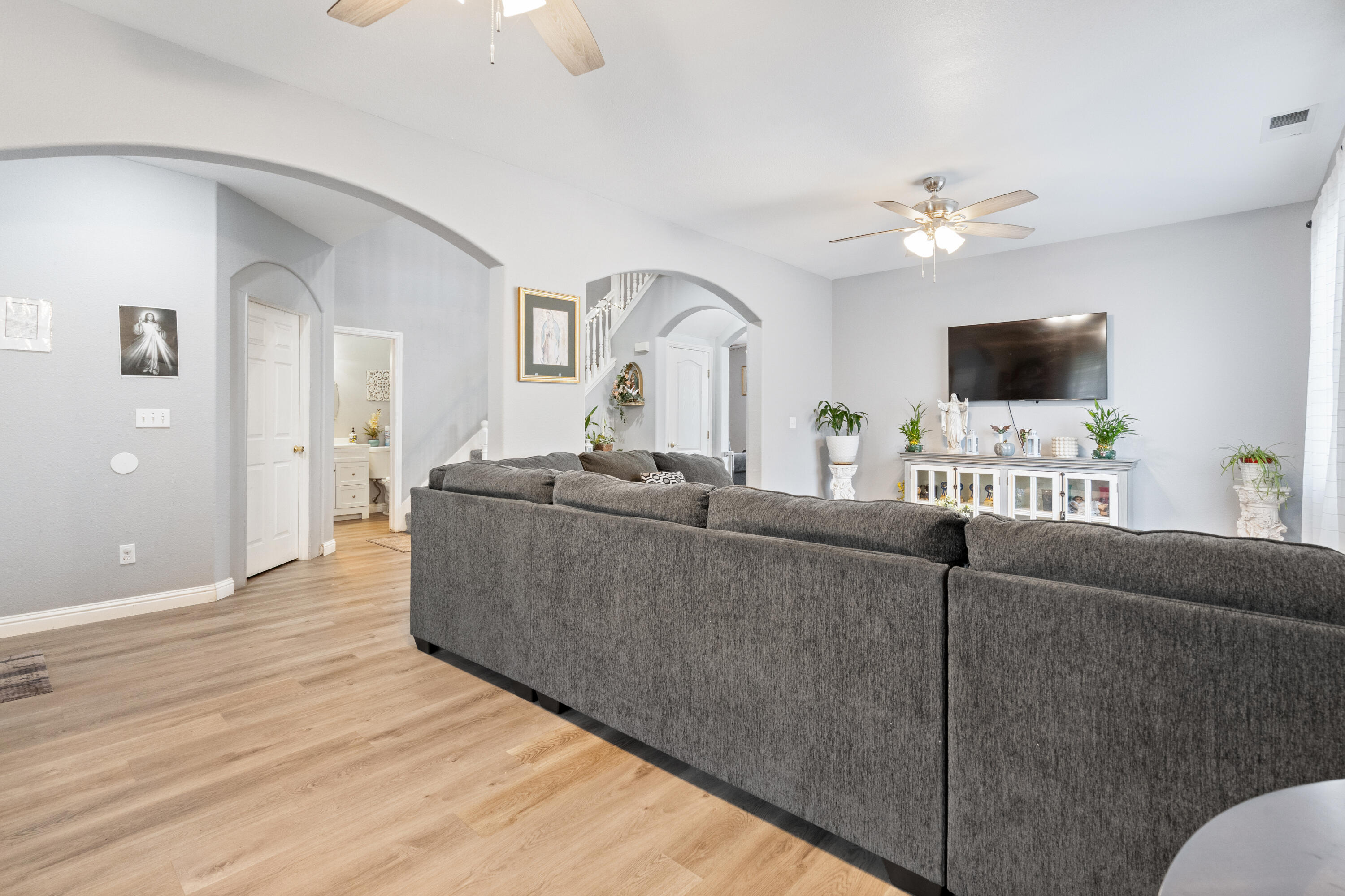 3931 E Hillcrest Ave, Visalia, CA 93292