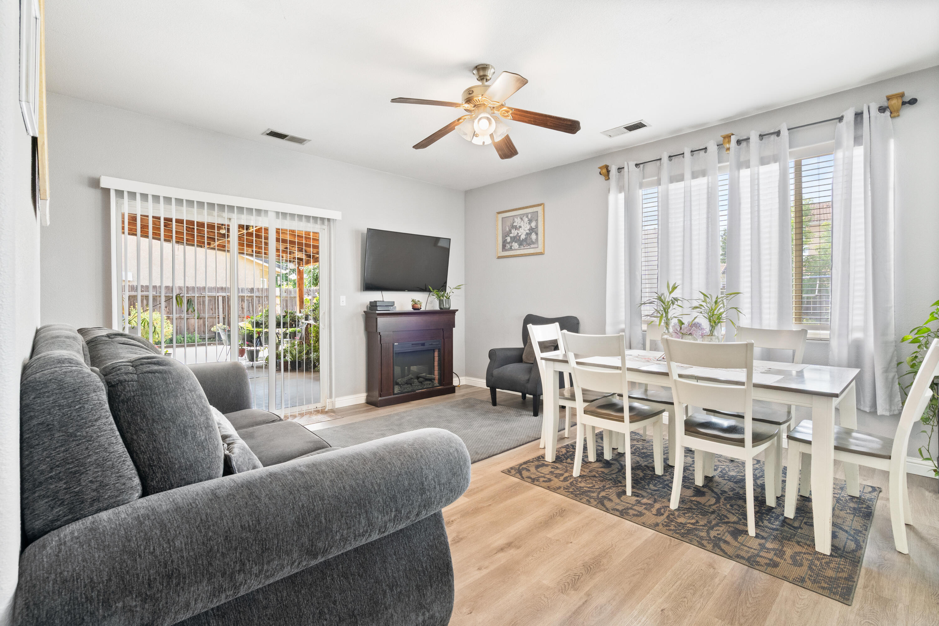 3931 E Hillcrest Ave, Visalia, CA 93292