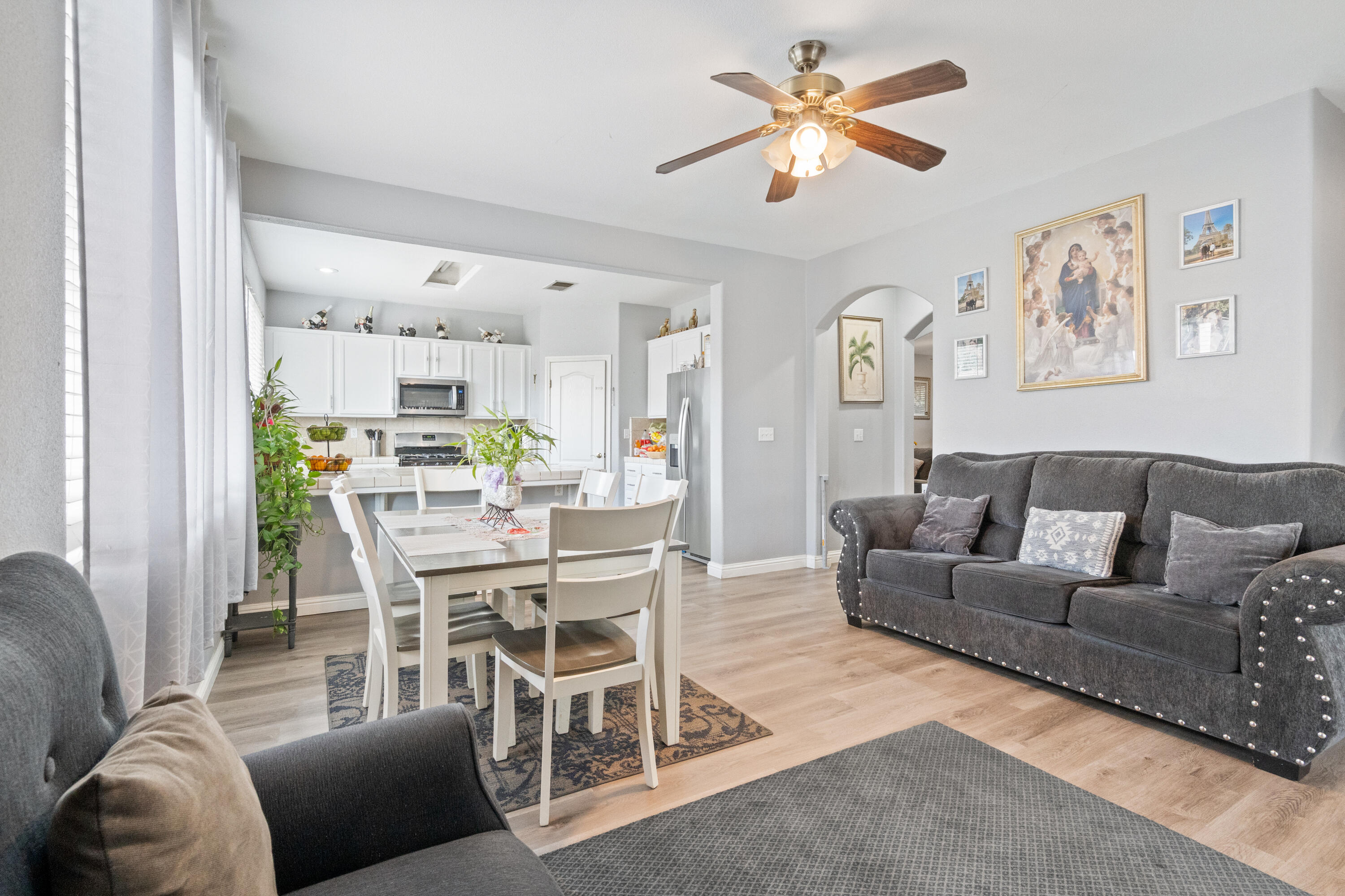 3931 E Hillcrest Ave, Visalia, CA 93292