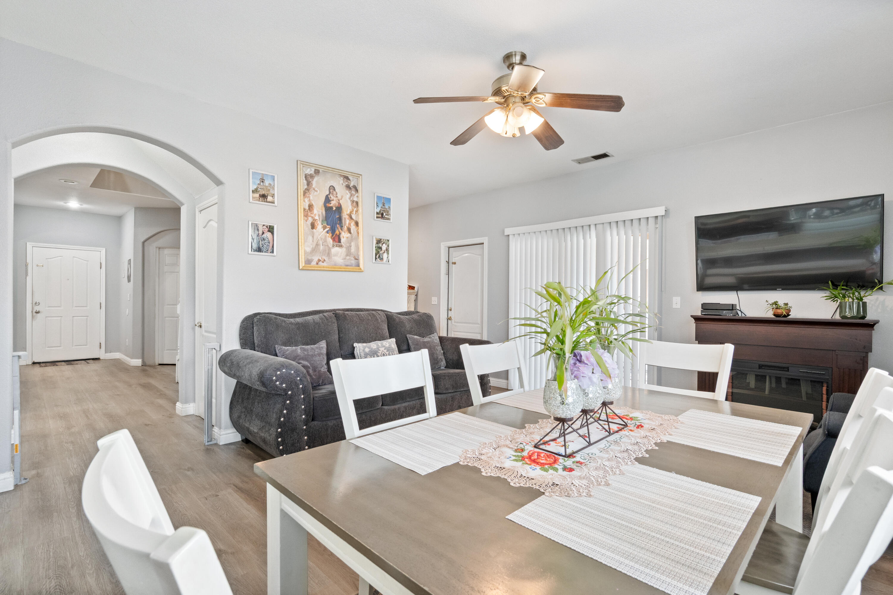 3931 E Hillcrest Ave, Visalia, CA 93292