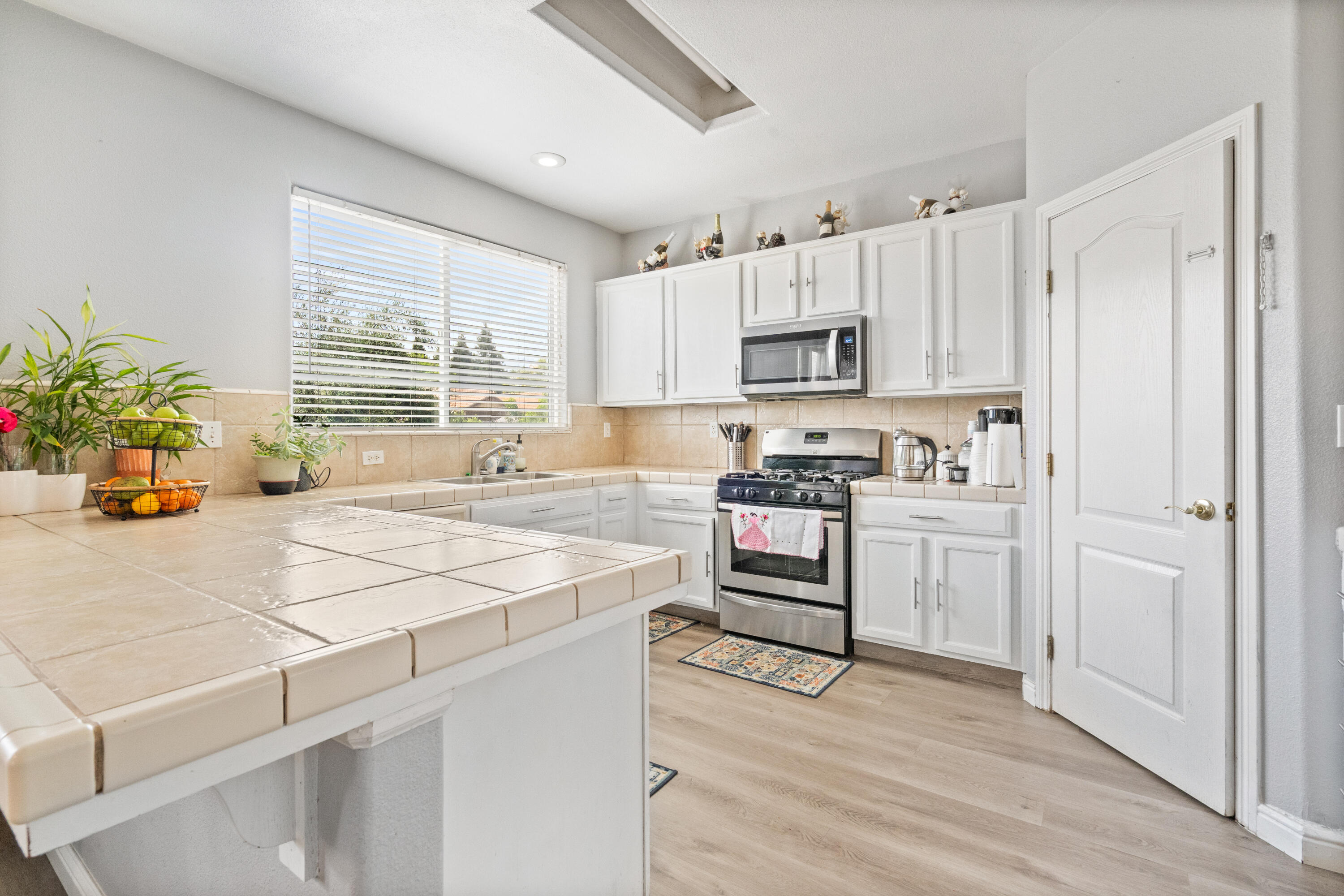 3931 E Hillcrest Ave, Visalia, CA 93292