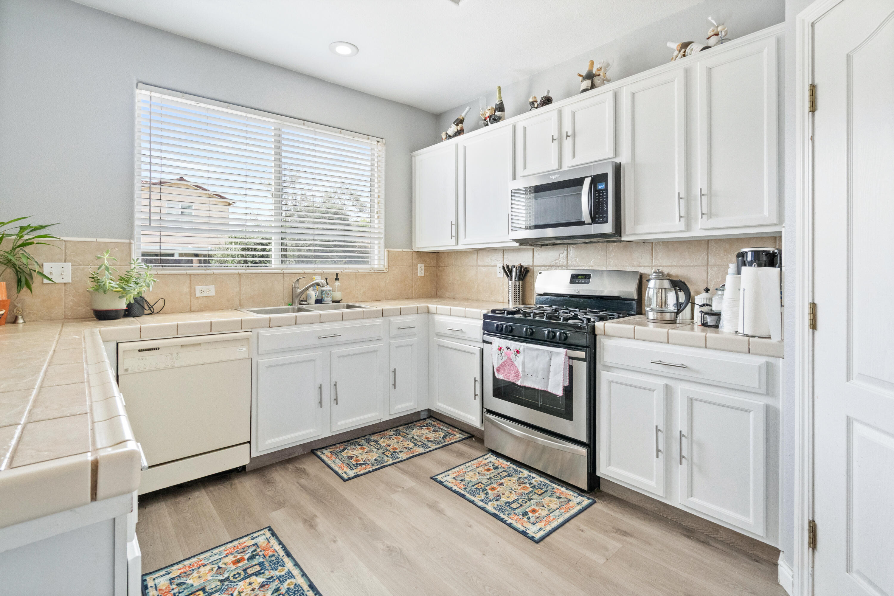 3931 E Hillcrest Ave, Visalia, CA 93292