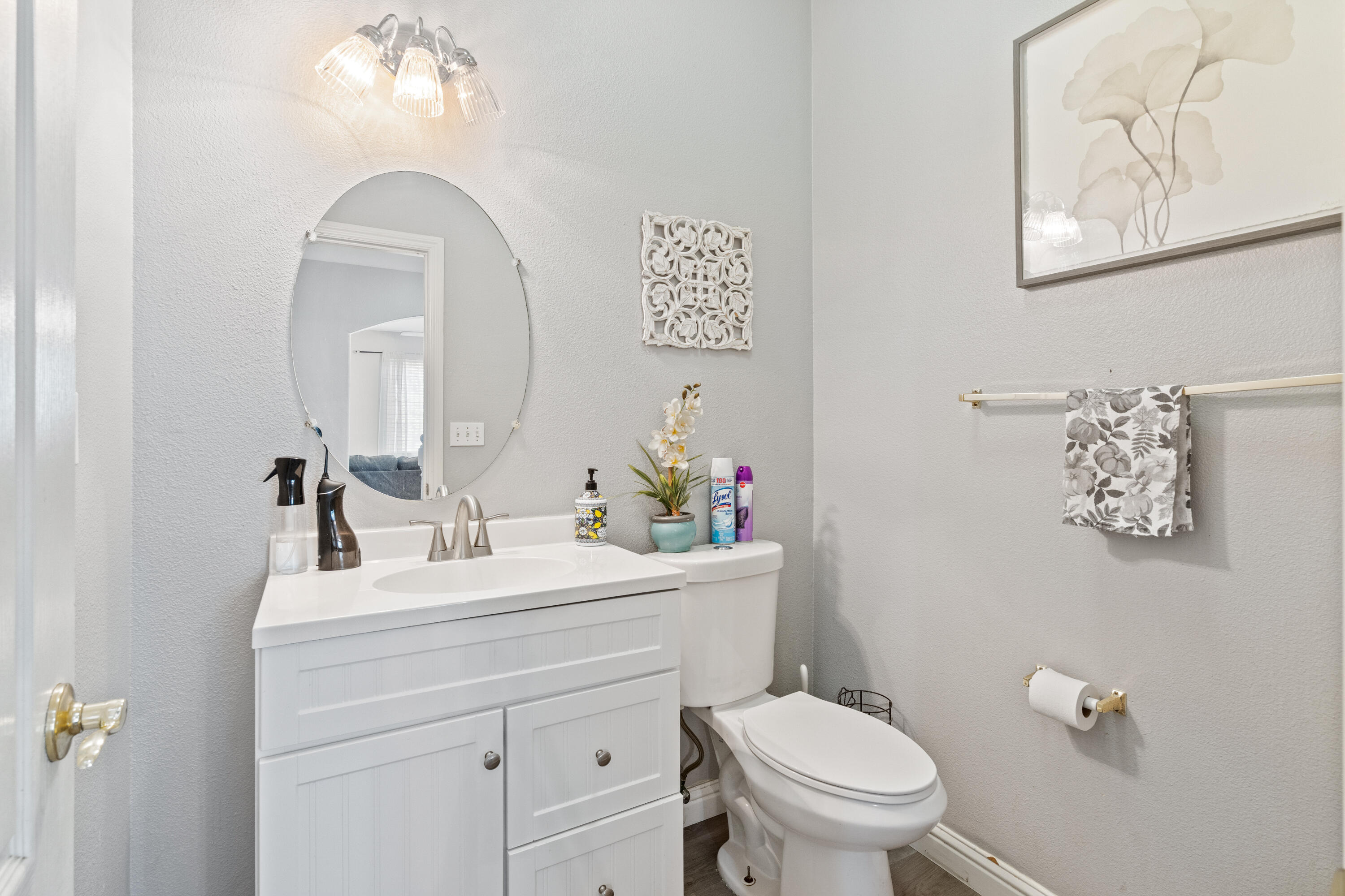 3931 E Hillcrest Ave, Visalia, CA 93292