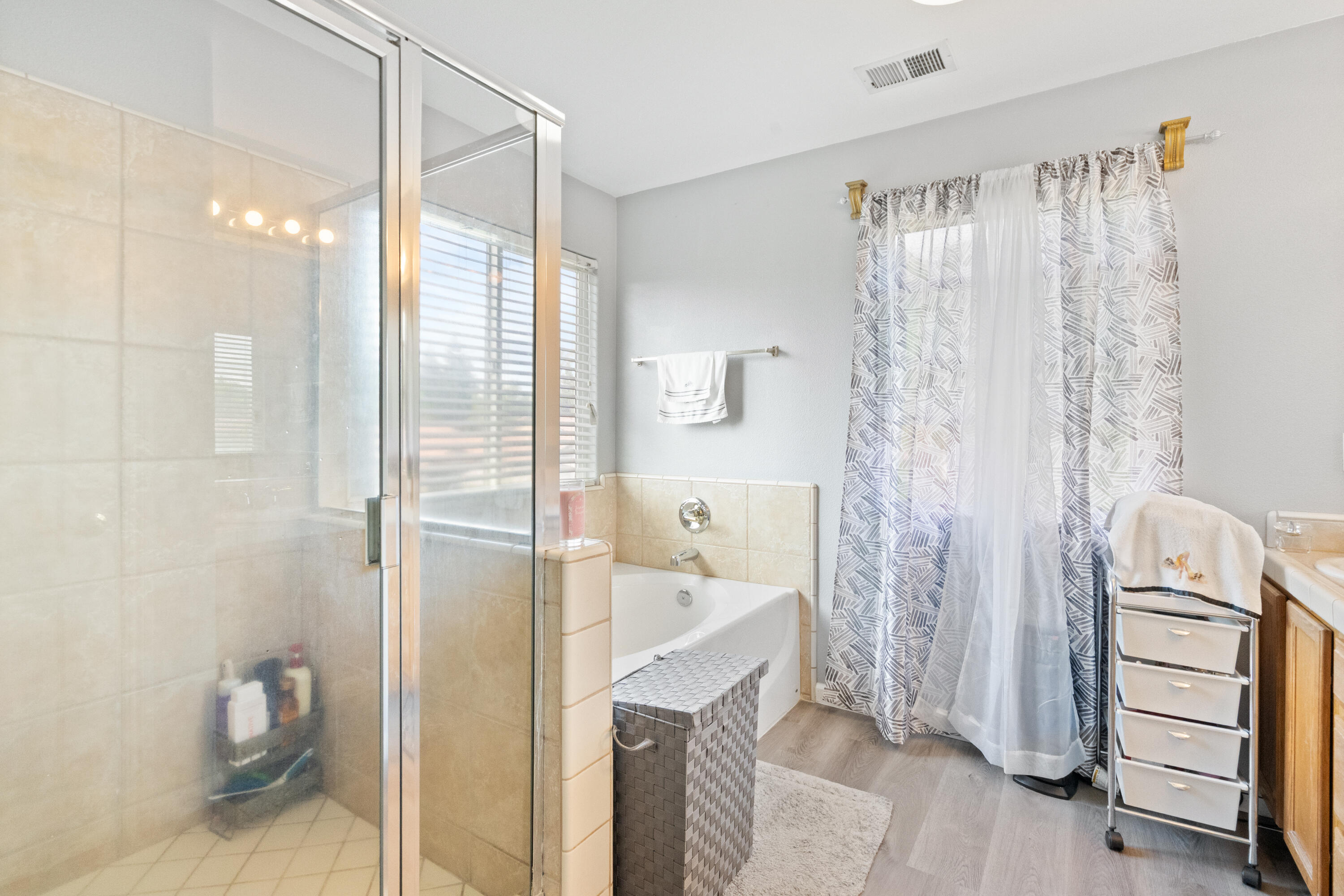 3931 E Hillcrest Ave, Visalia, CA 93292