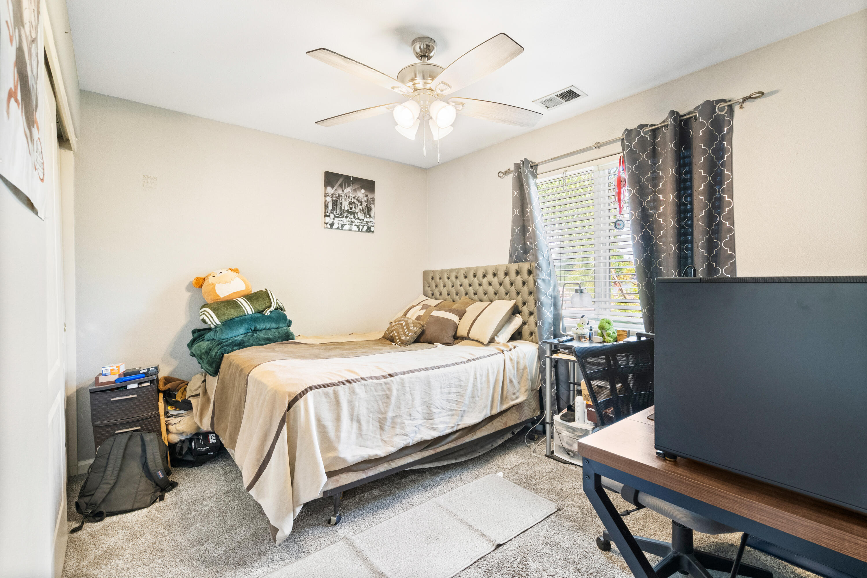 3931 E Hillcrest Ave, Visalia, CA 93292