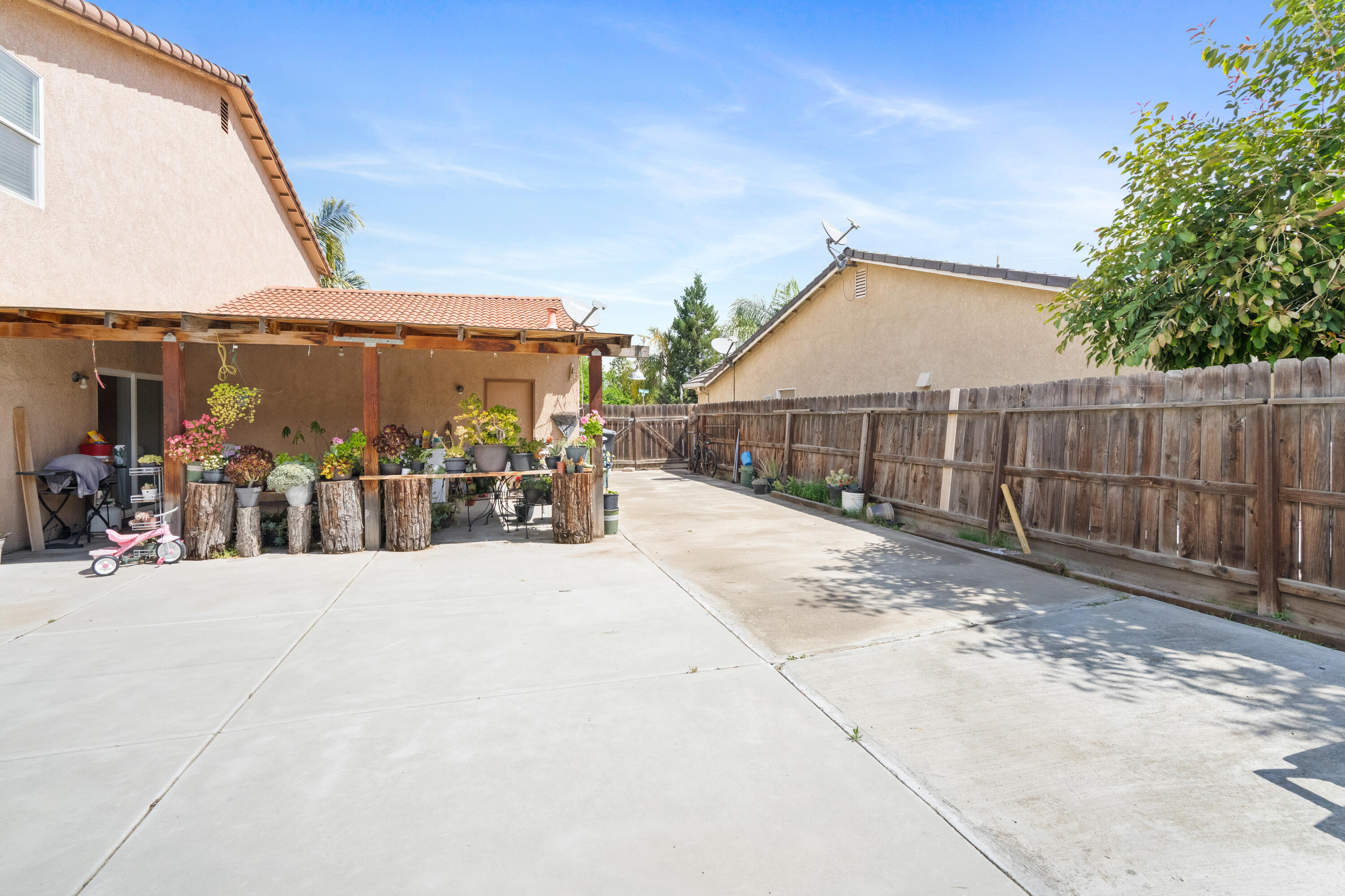 3931 E Hillcrest Ave, Visalia, CA 93292