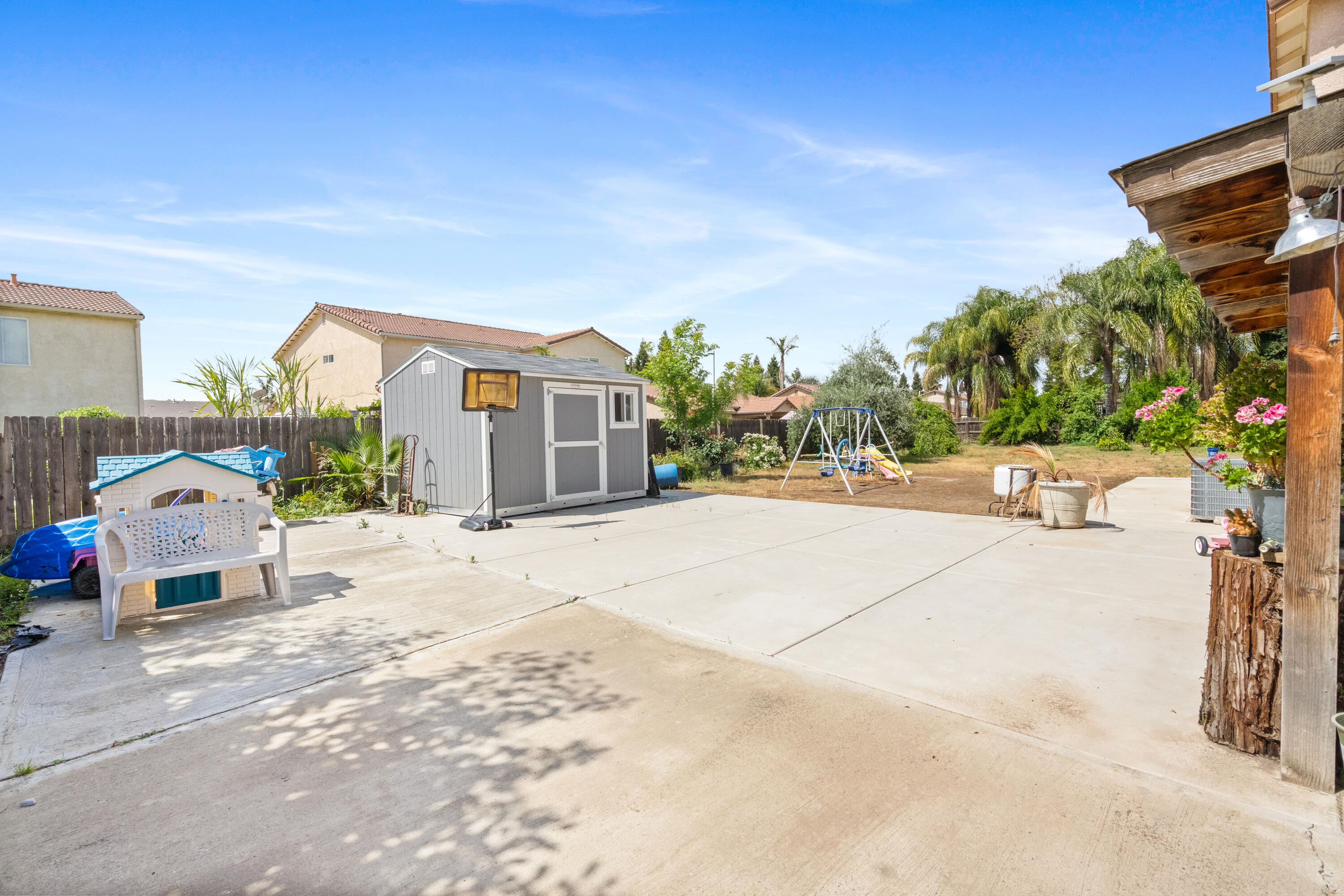 3931 E Hillcrest Ave, Visalia, CA 93292