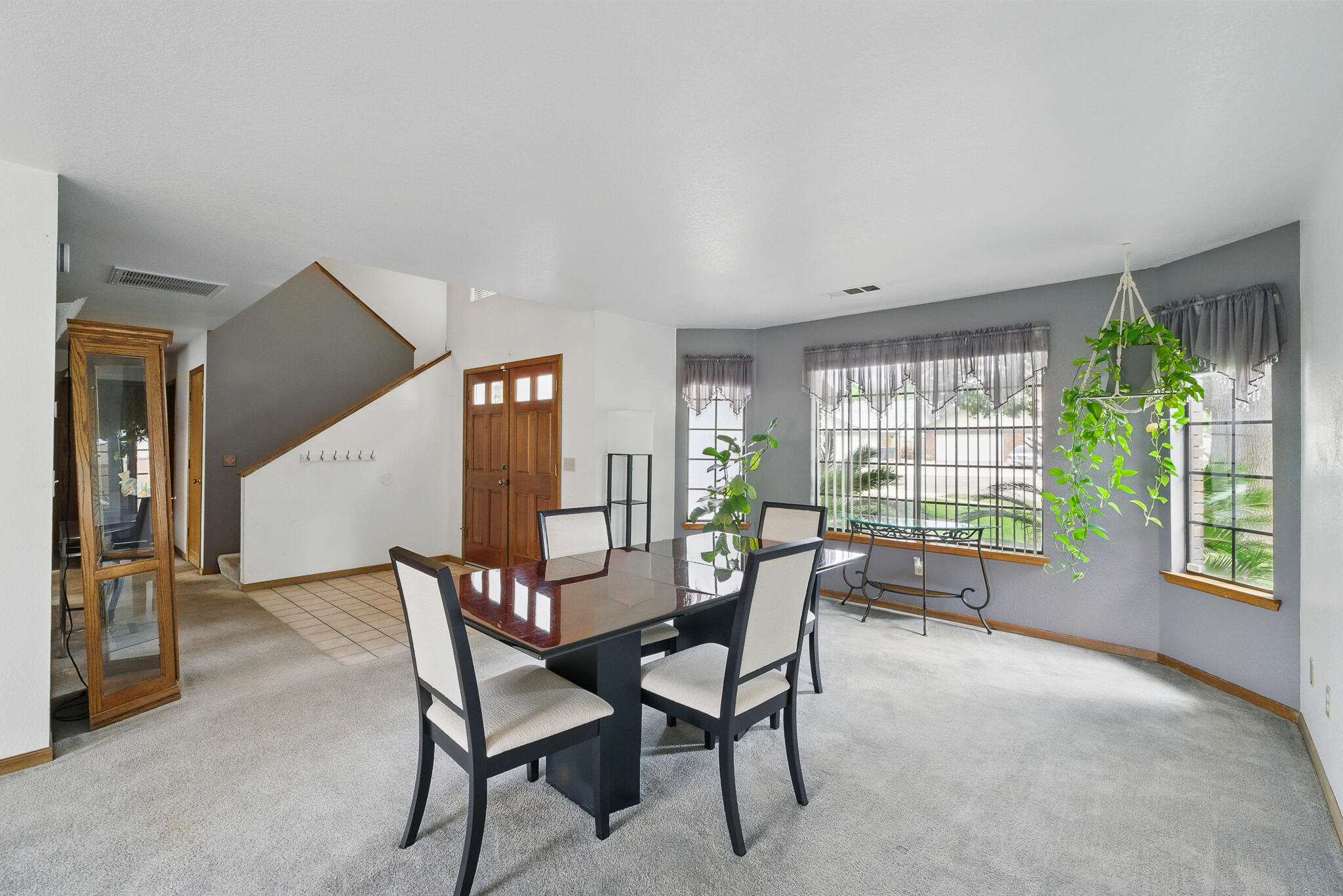 1977 Irving Cir, Tulare, CA 93274