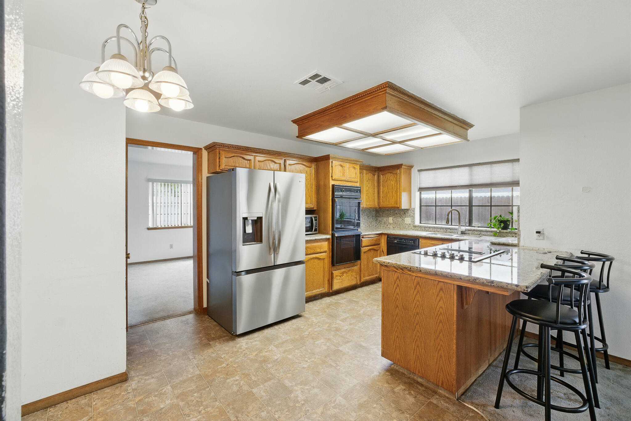 1977 Irving Cir, Tulare, CA 93274